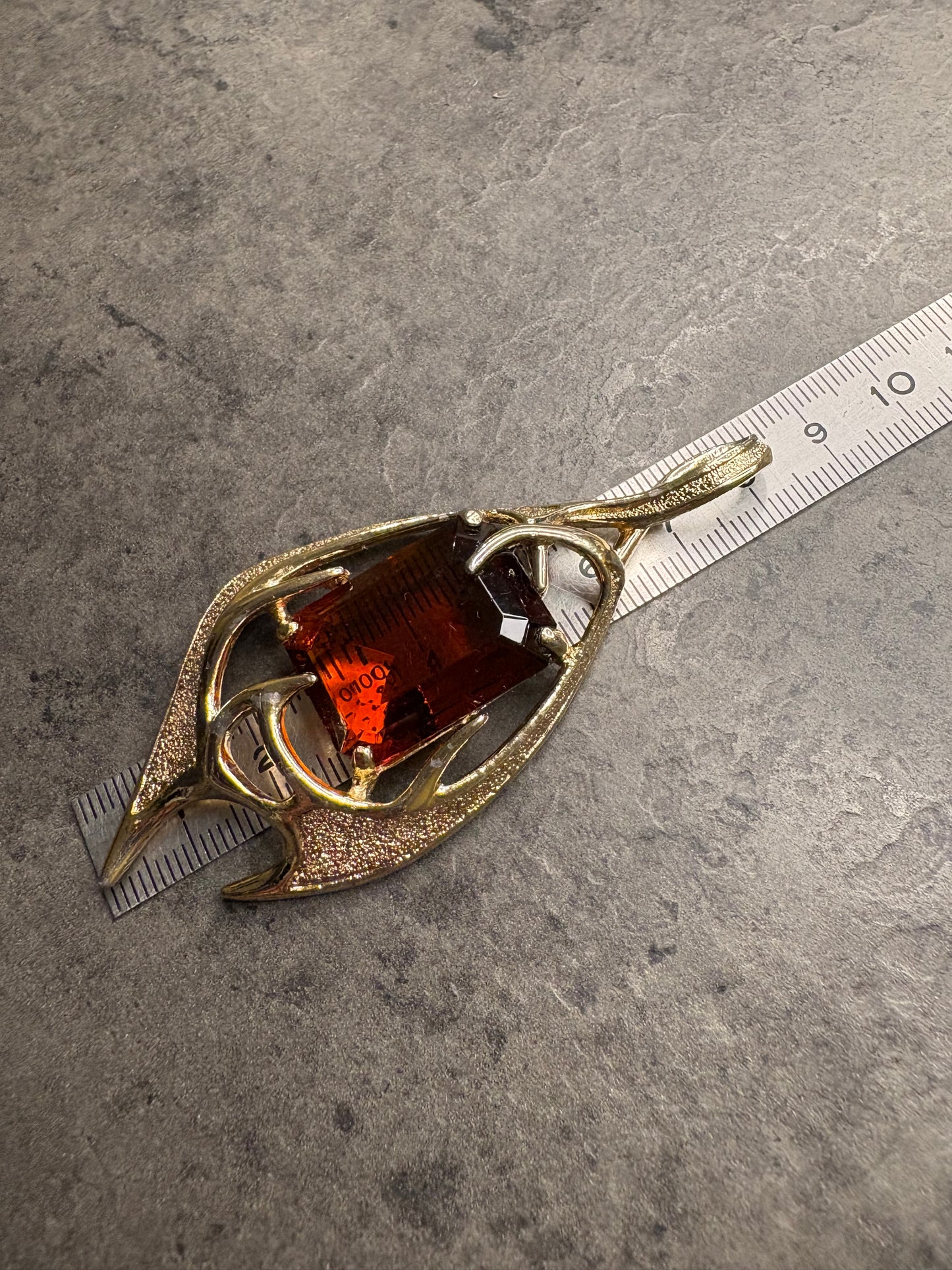 Pendente Sarah Coventry “Molten Topaz” – 1963