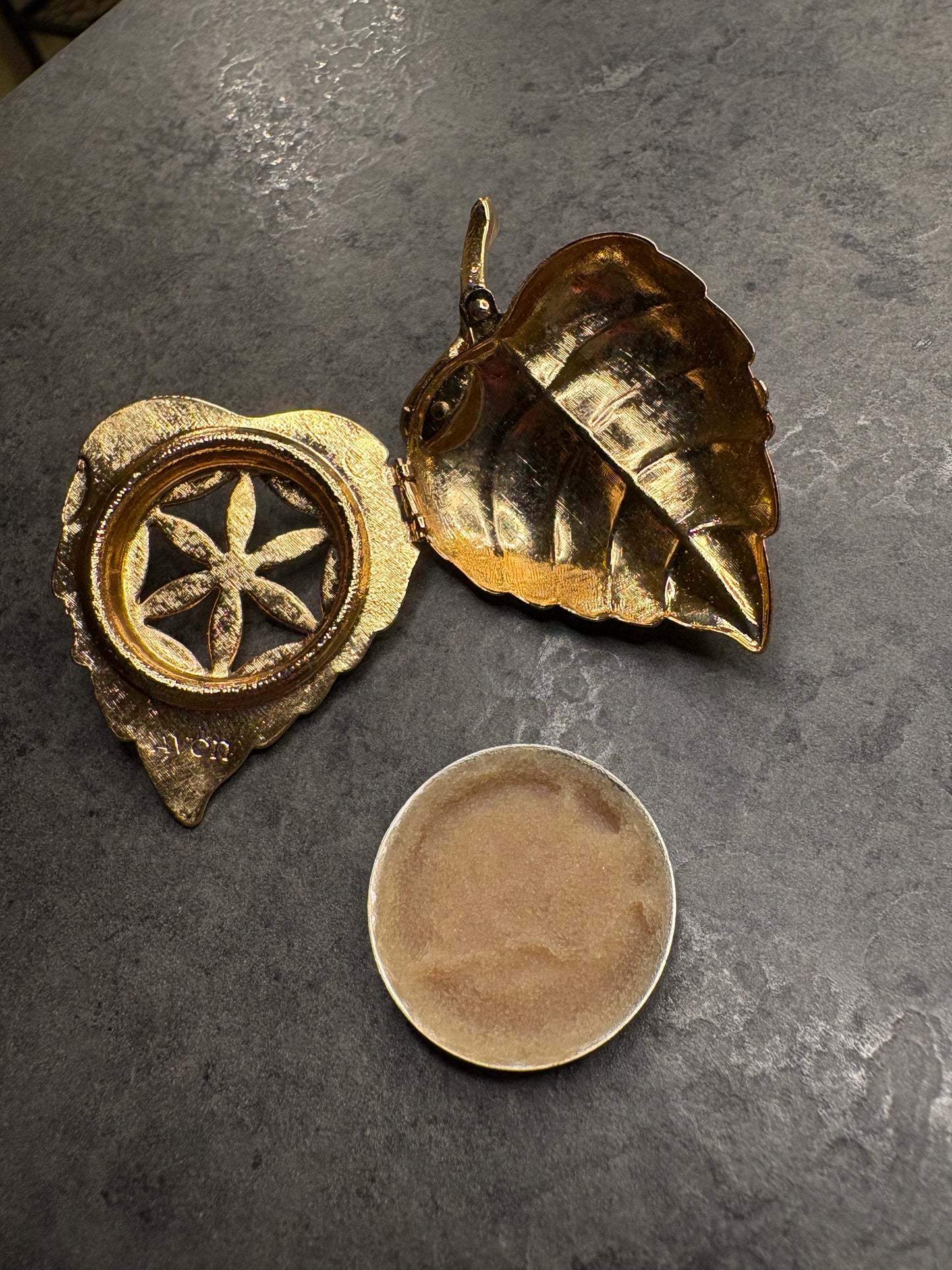 Spilla - Profumo Avon 1969