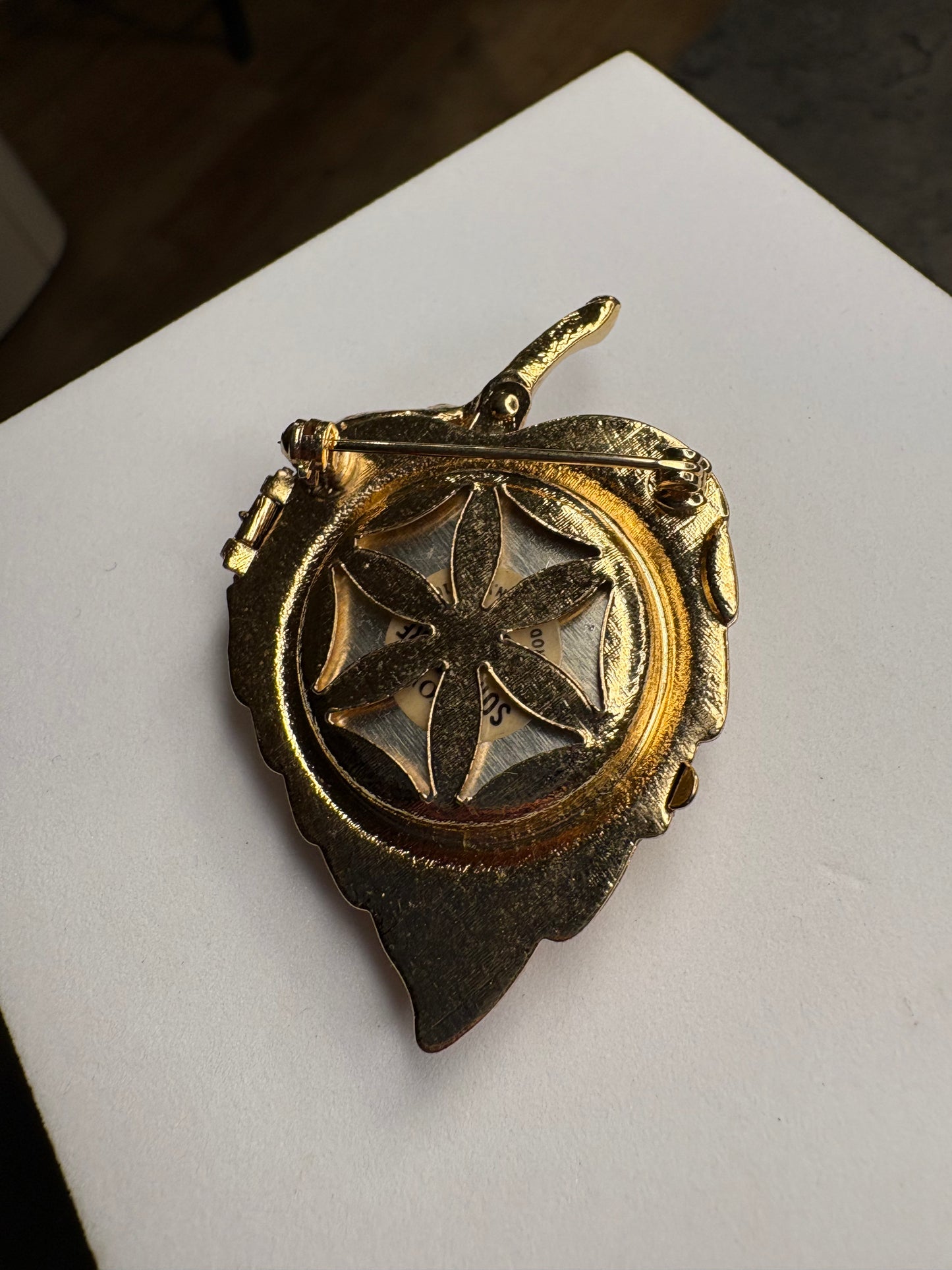 Spilla - Profumo Avon 1969