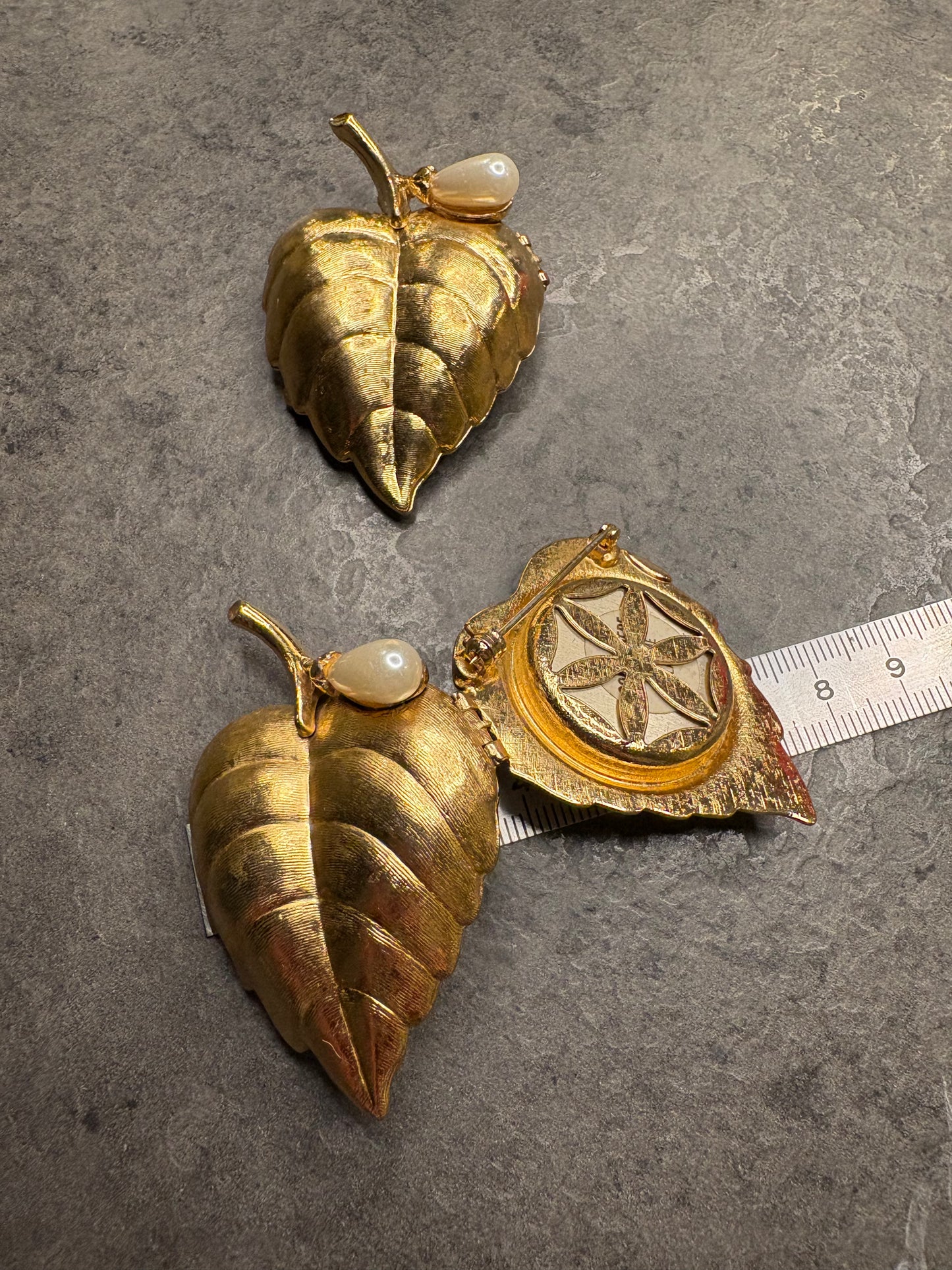 Spilla - Profumo Avon 1969