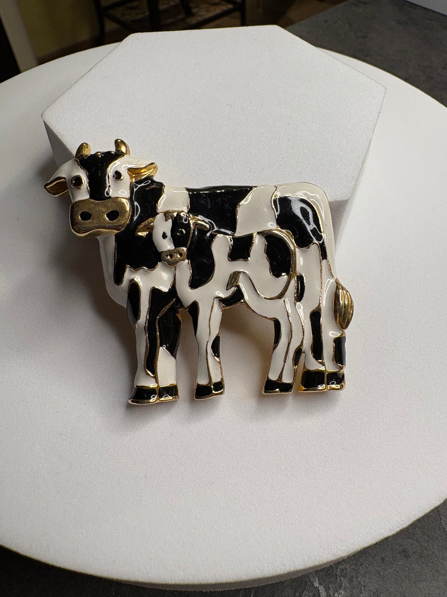 Spilla “Mucca con vitellino”