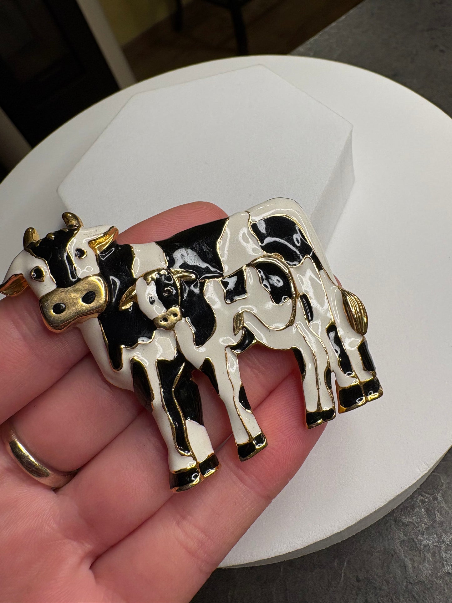 Spilla “Mucca con vitellino”