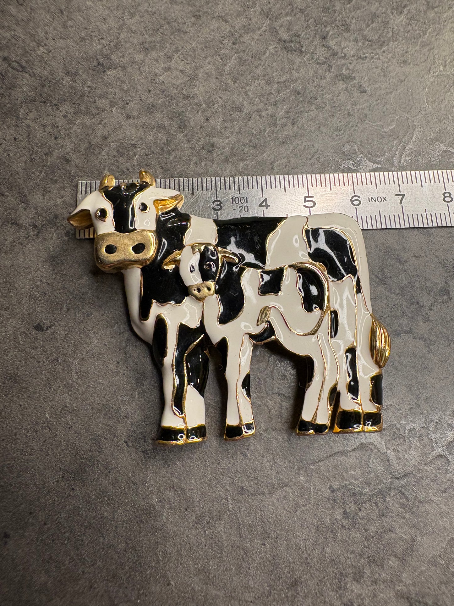 Spilla “Mucca con vitellino”