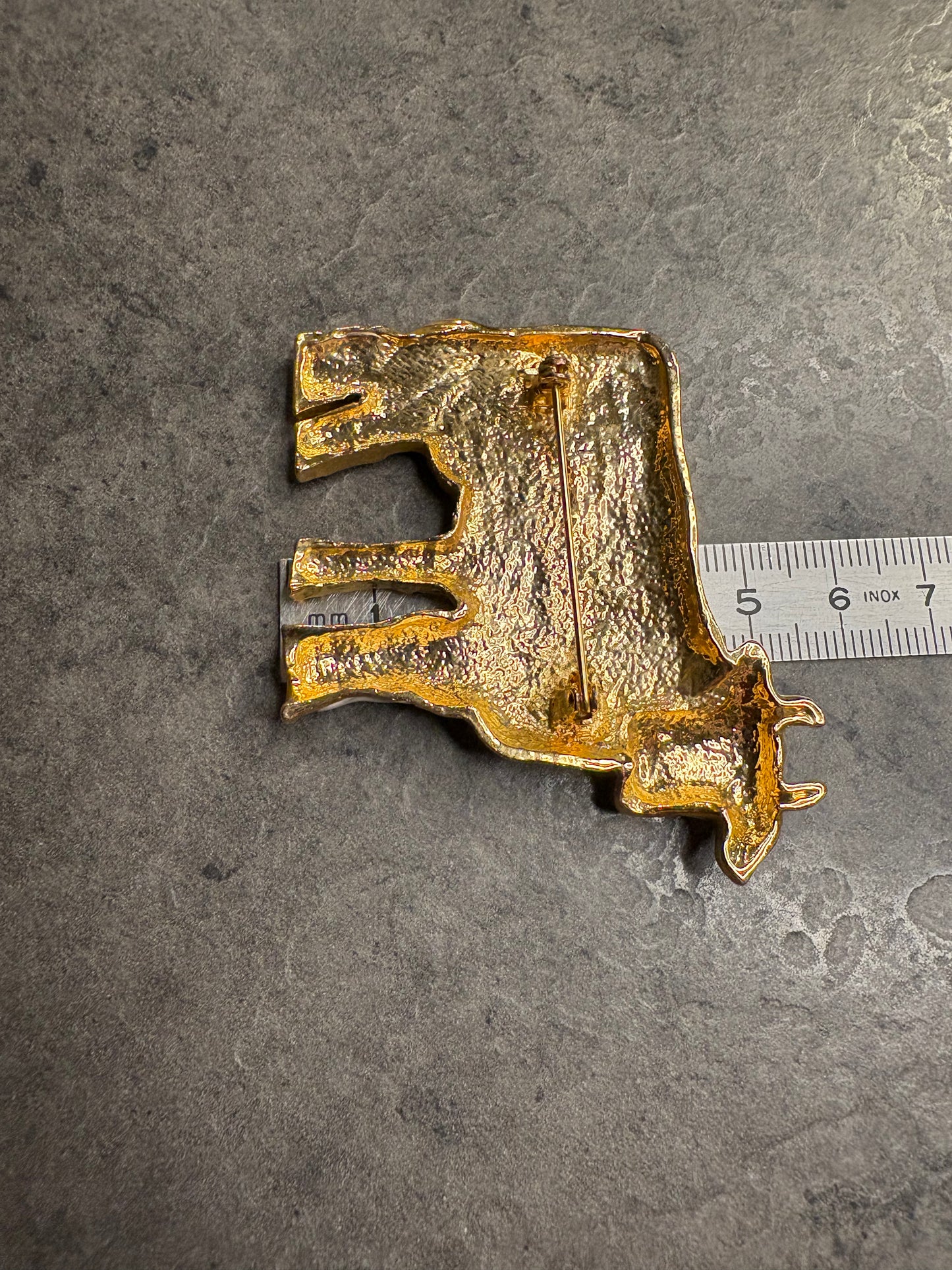 Spilla “Mucca con vitellino”