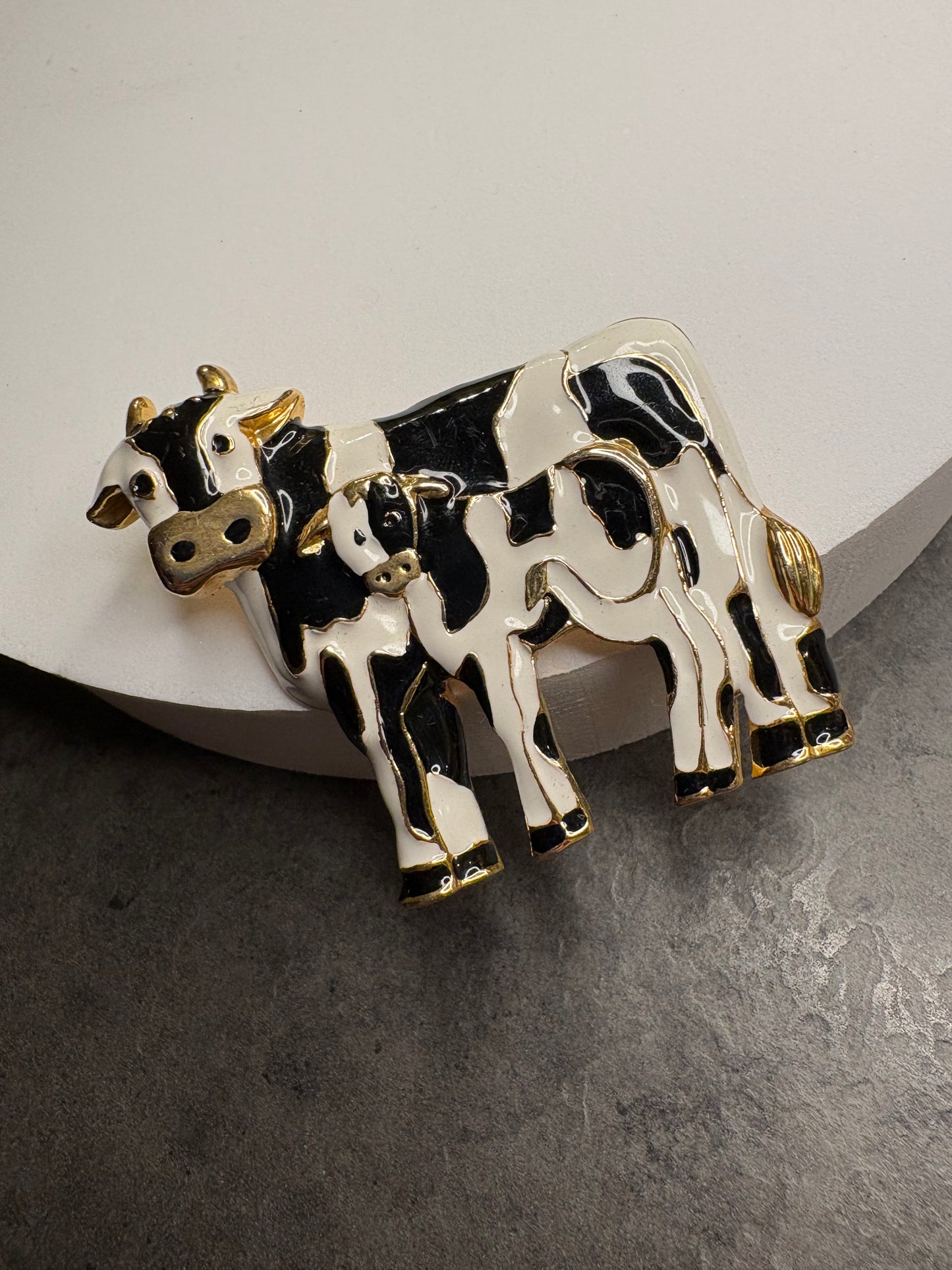 Spilla “Mucca con vitellino”