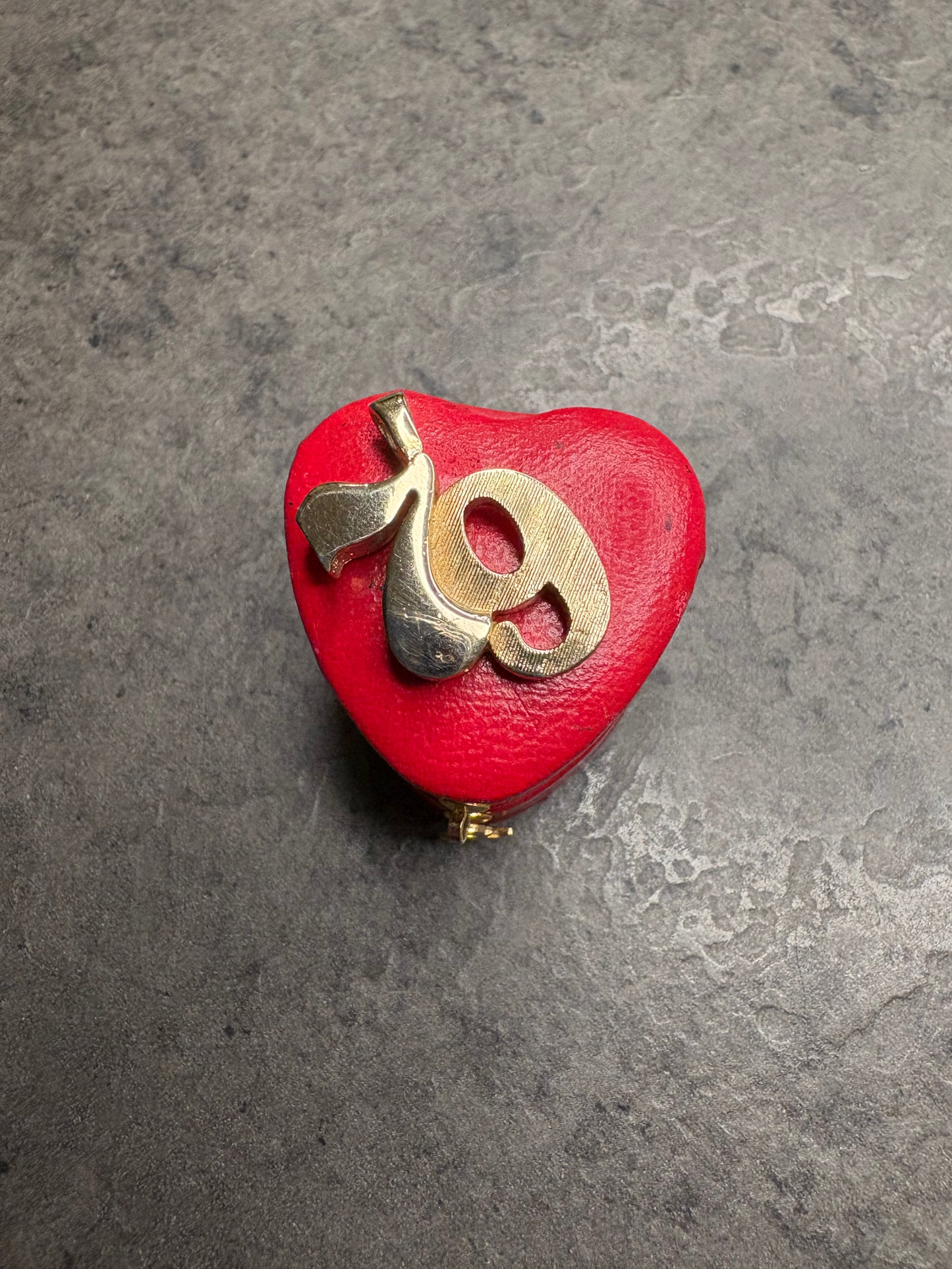 Pendente Avon “79”