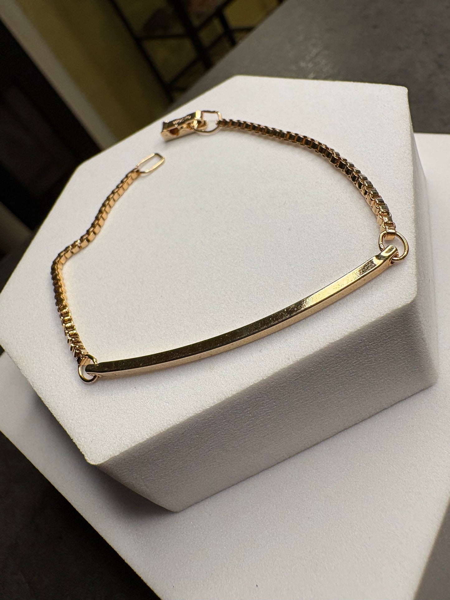 Bracciale Avon 1977.