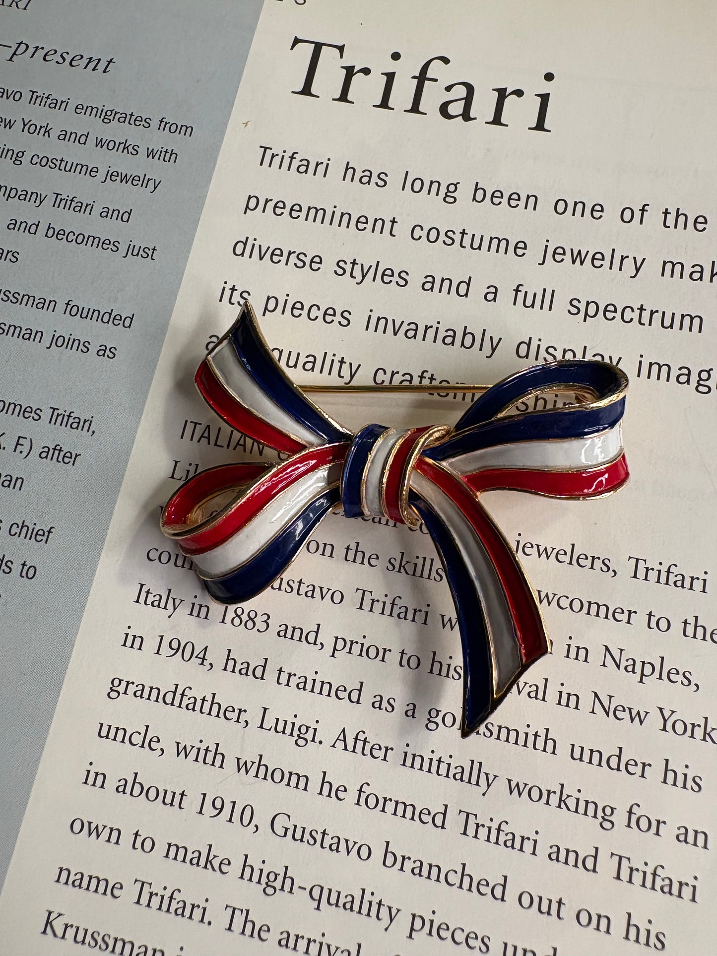 Spilla Trifari “Fiocco”