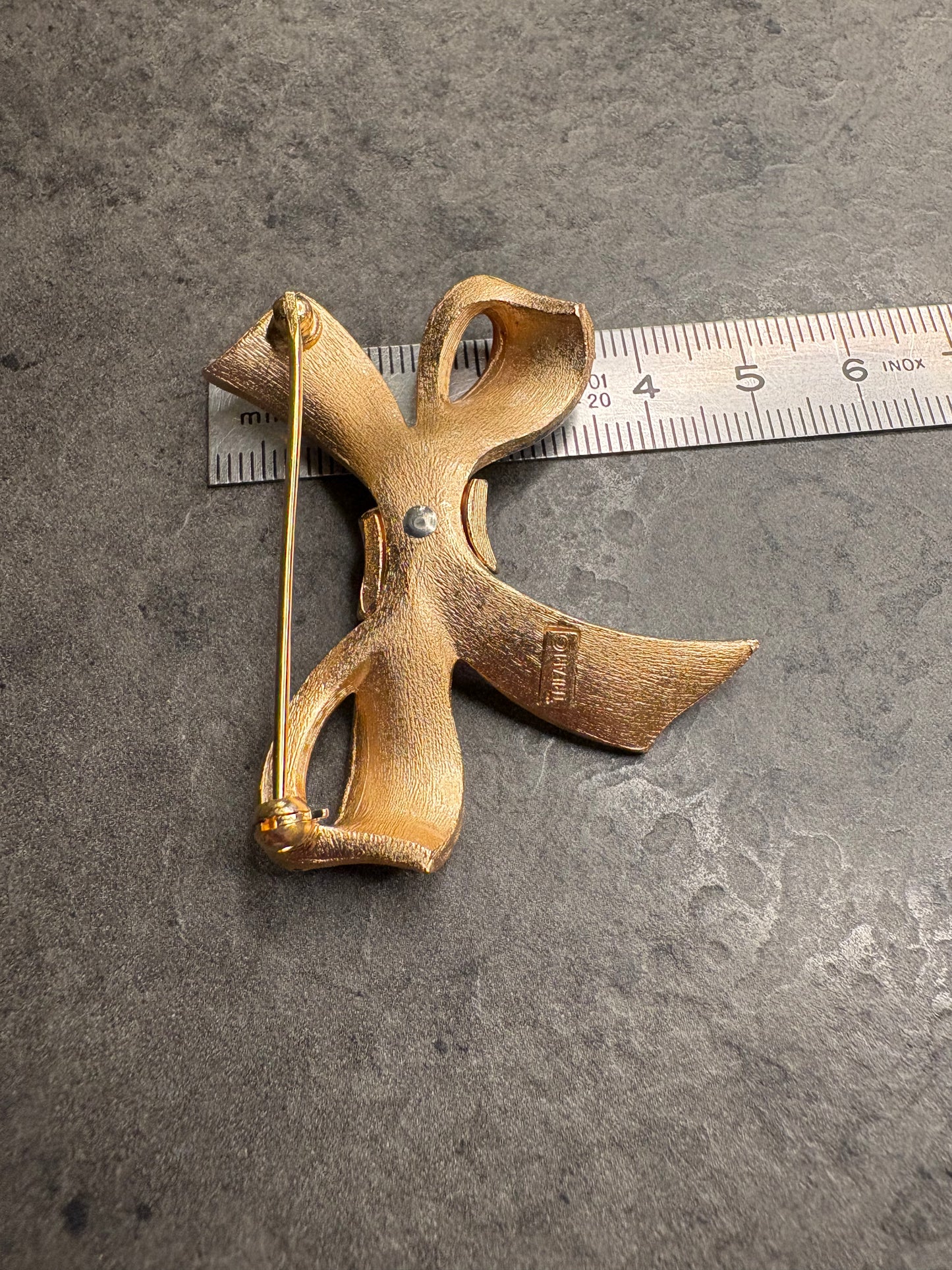 Spilla Trifari “Fiocco”