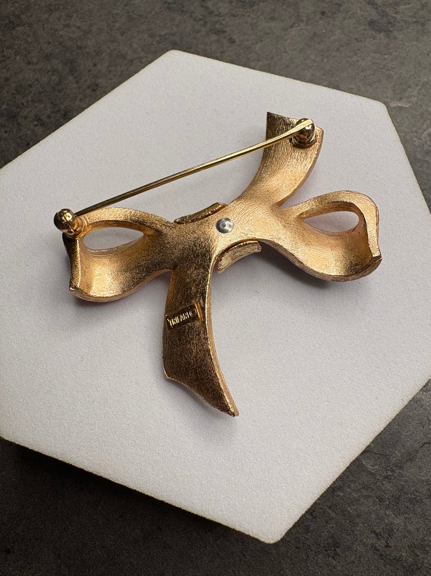 Spilla Trifari “Fiocco”