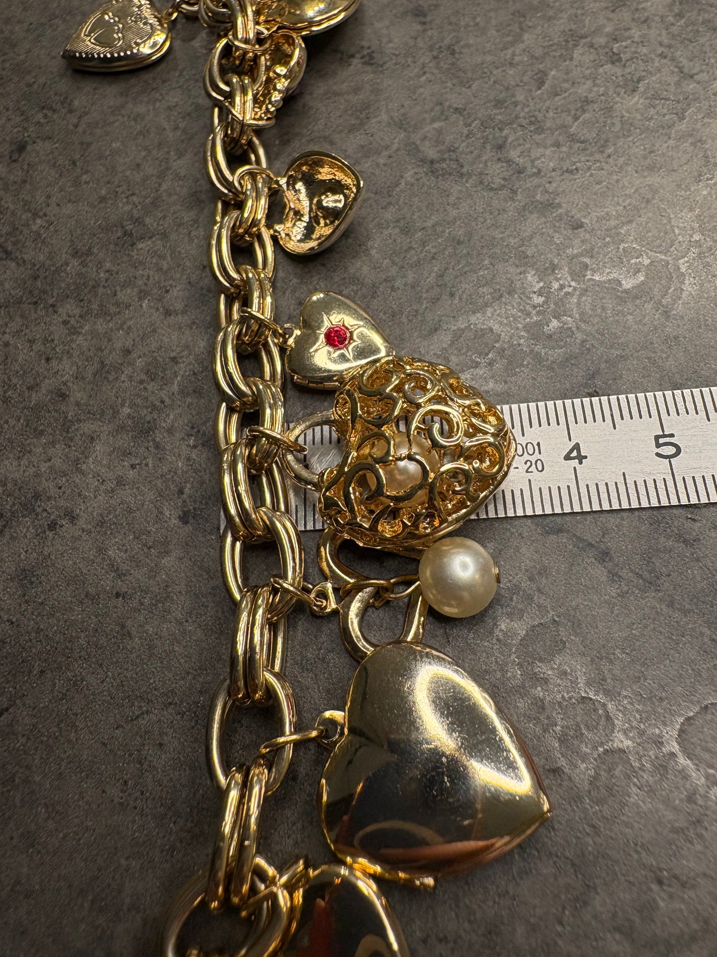 Bracciale vintage con charm a cuore e locket