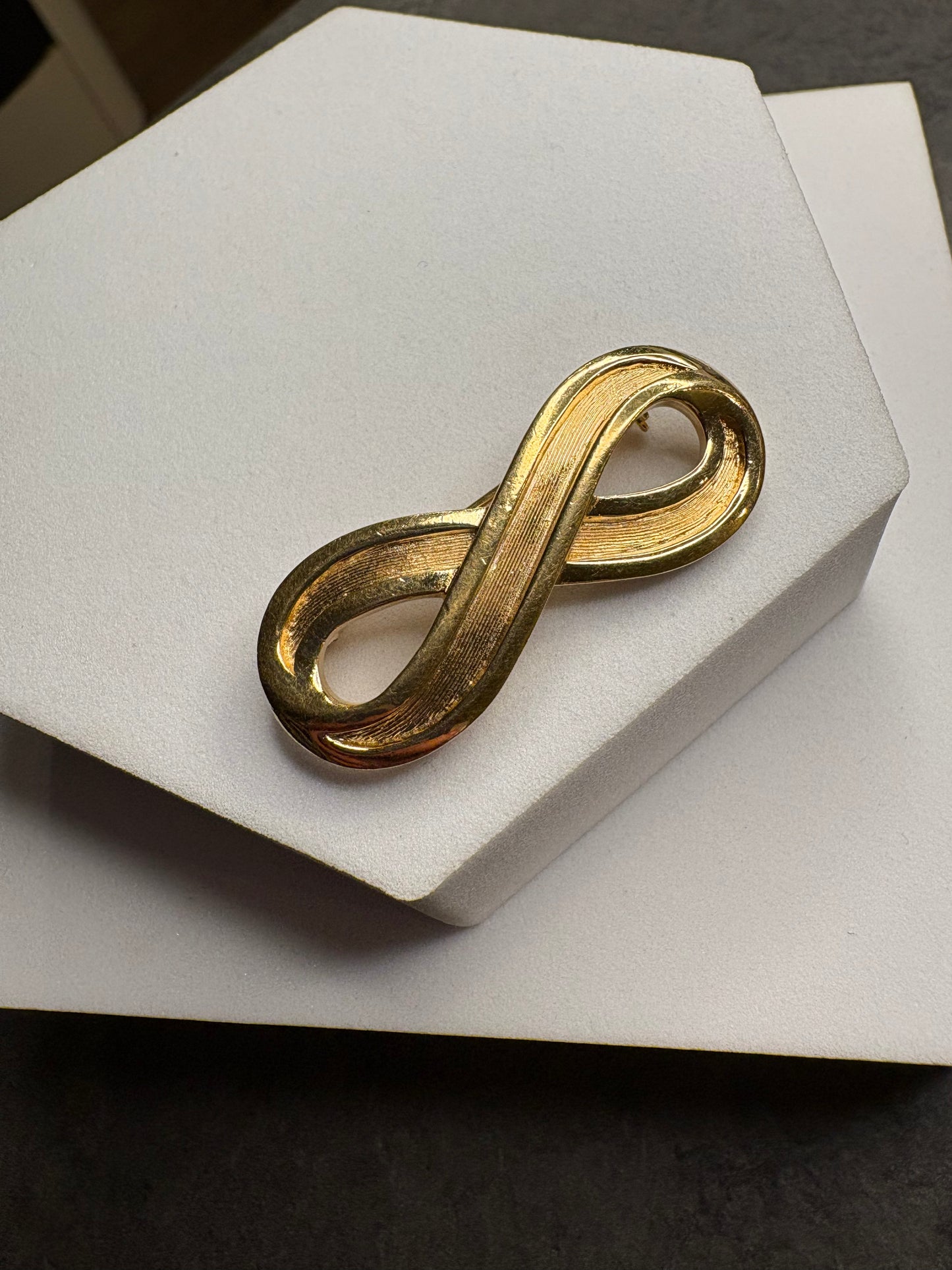 Spilla Trifari “Infinito”