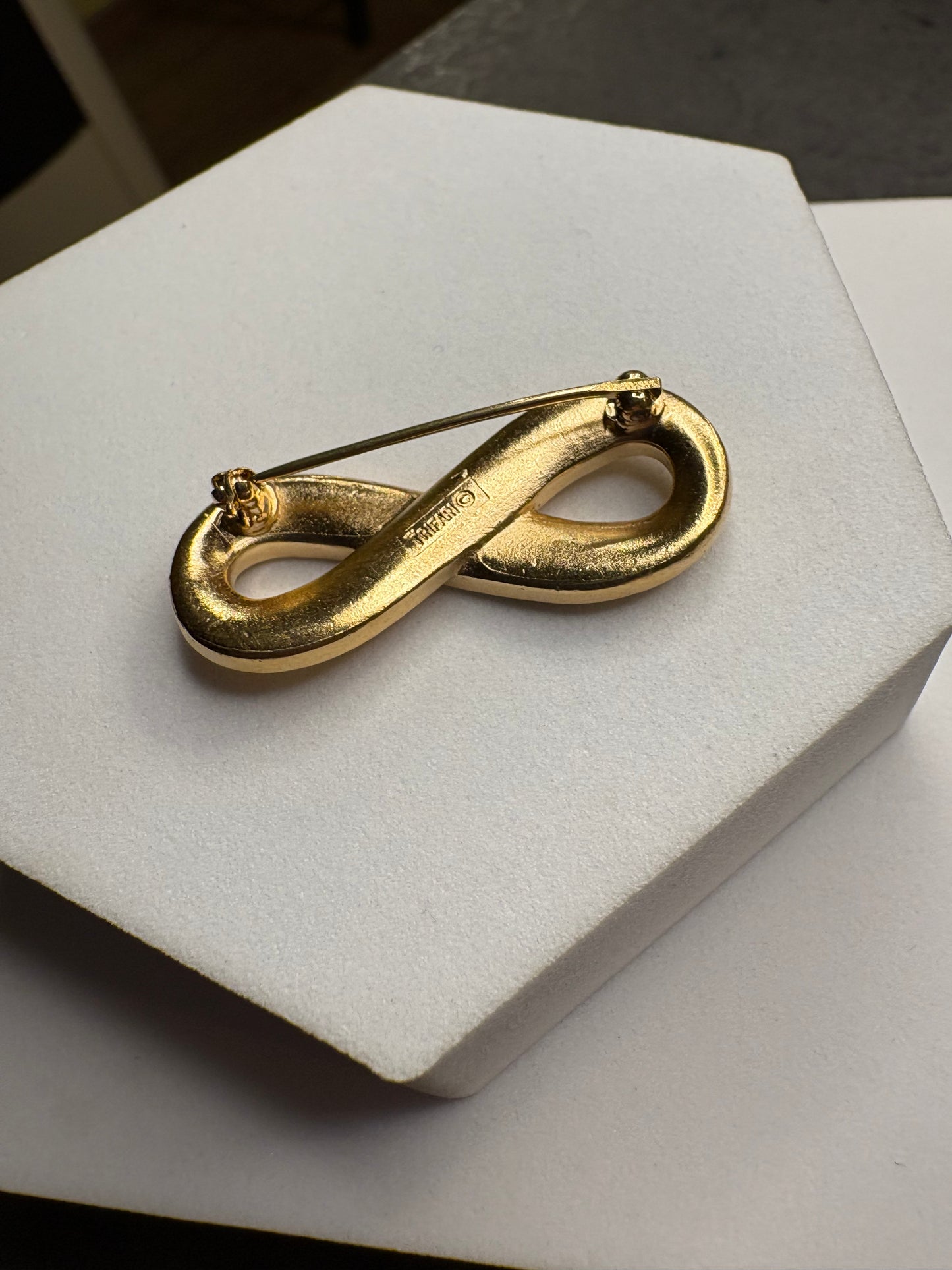 Spilla Trifari “Infinito”
