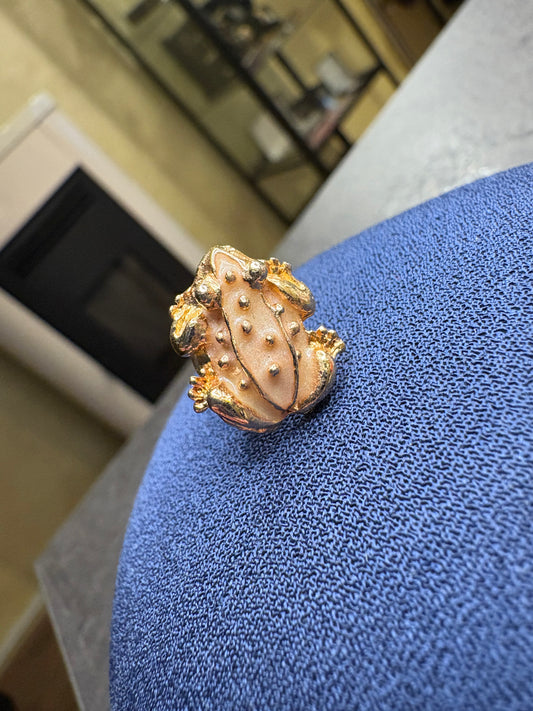 Pin Avon “Rana”