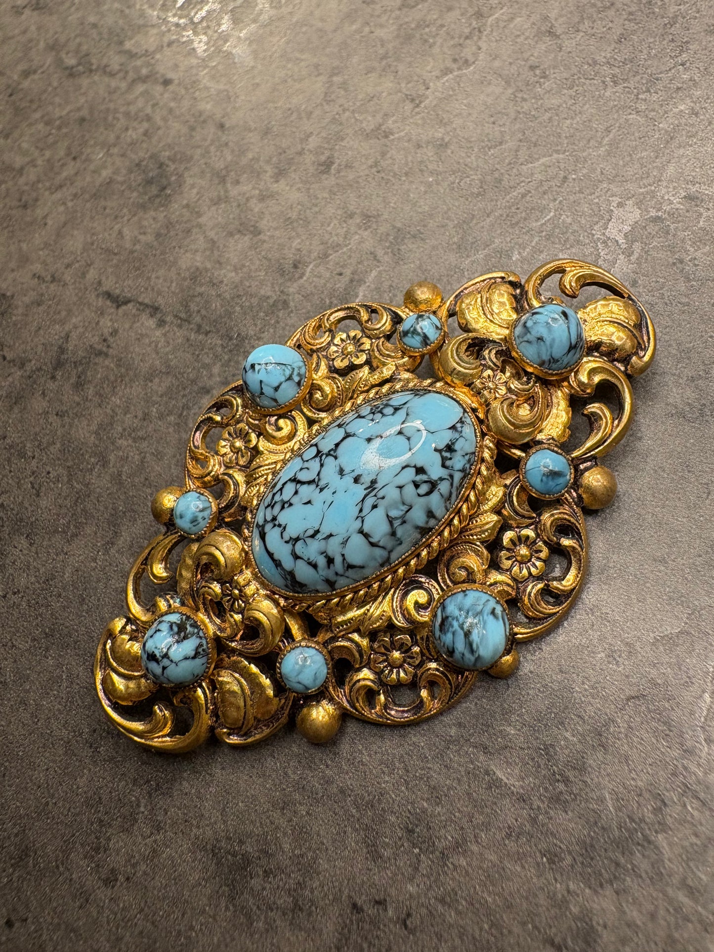 Spilla con vetro artistico