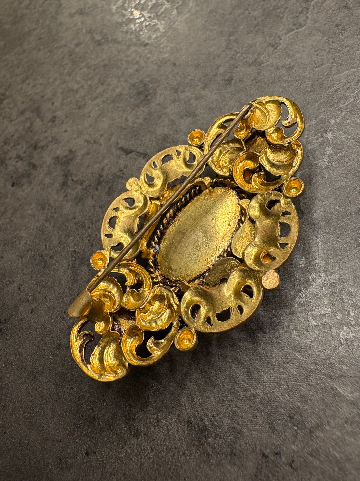 Spilla con vetro artistico