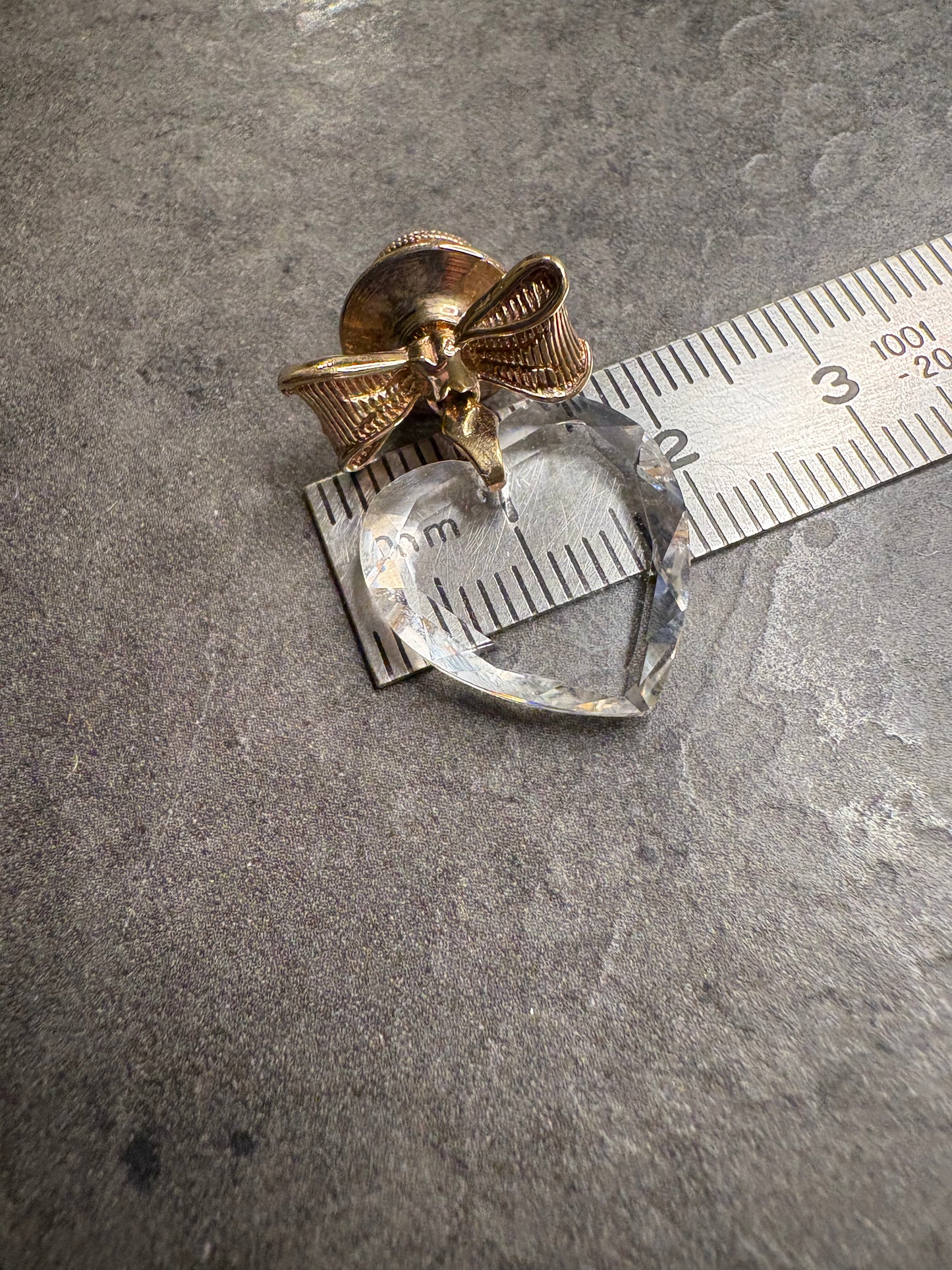 Pin Avon “Cuore”