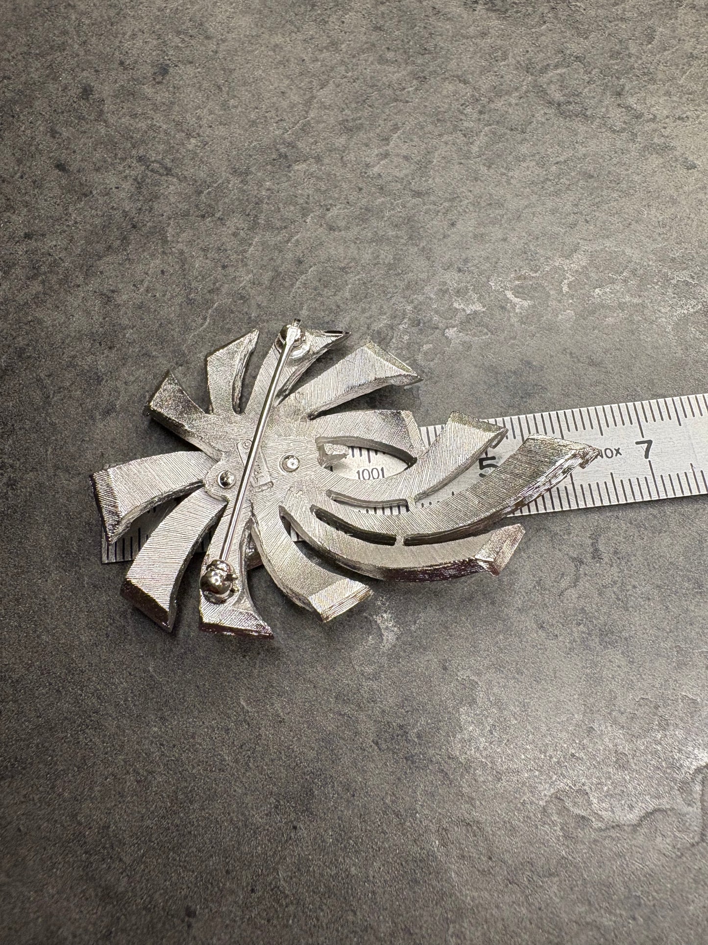 Spilla Trifari “Fiore Stilizzato”