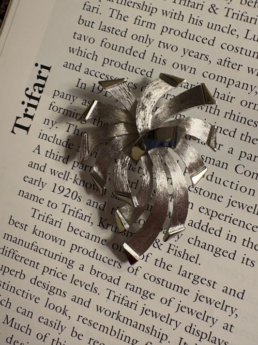 Spilla Trifari “Fiore Stilizzato”