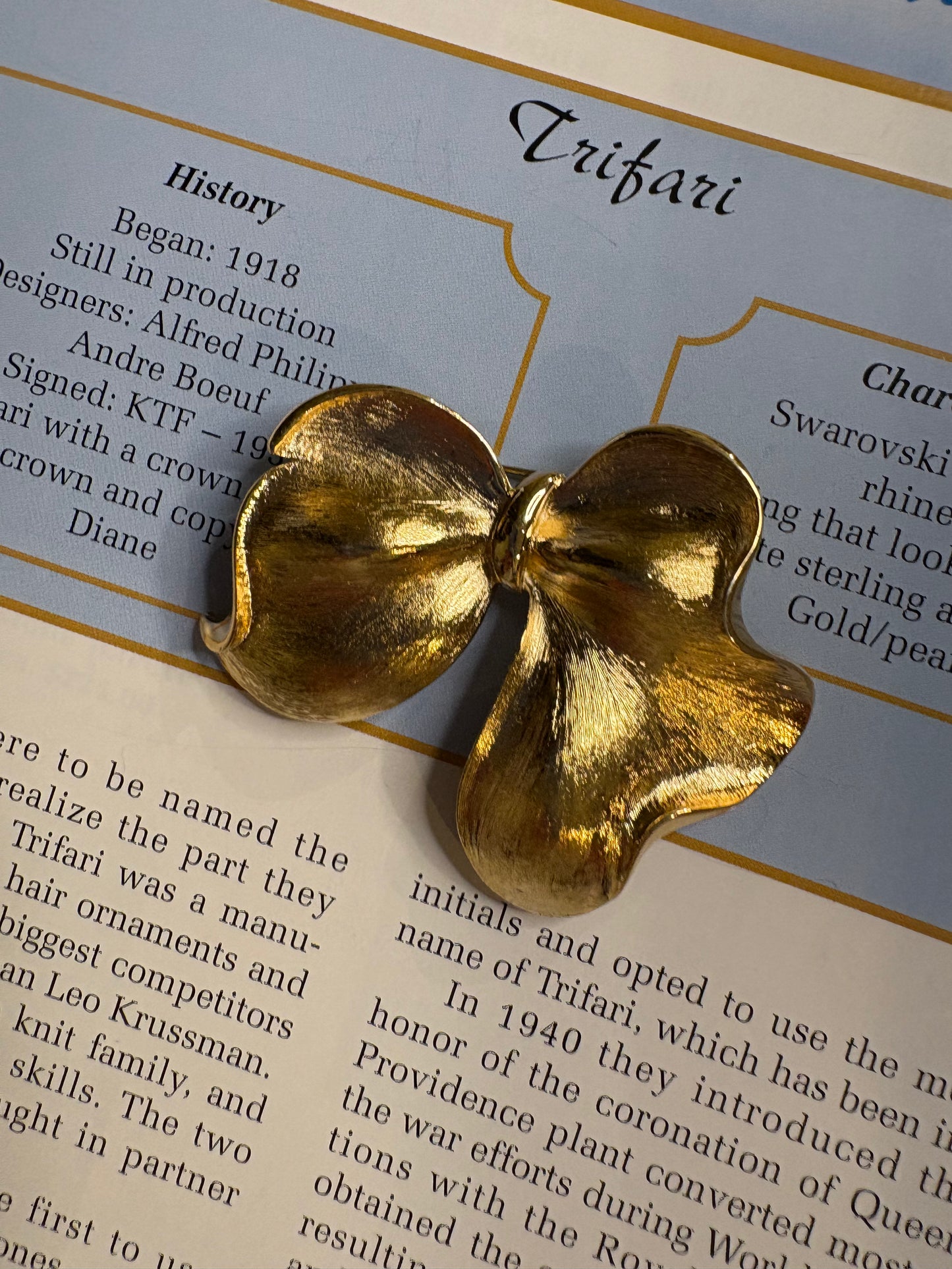 Spilla Trifari “Fiocco”