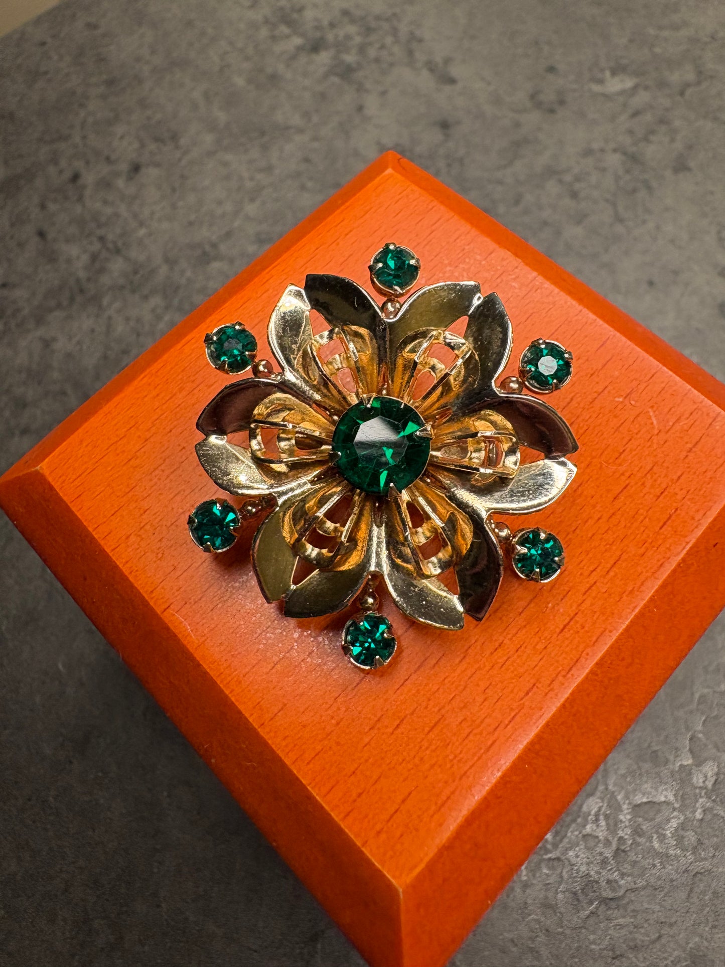 Spilla “Fiore Verde”