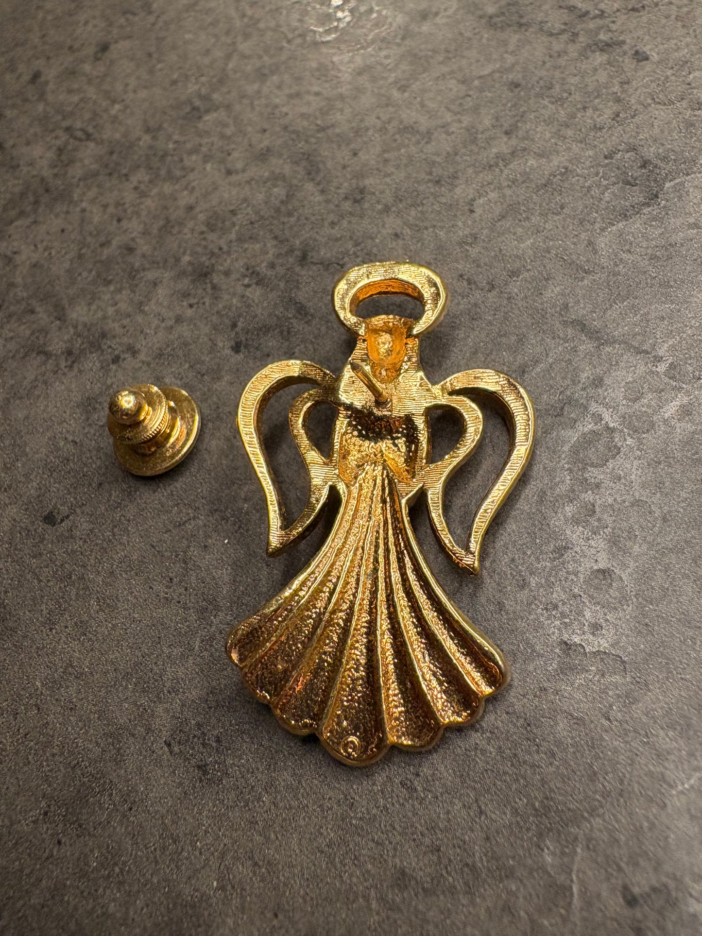 Pin Avon “Angelo”