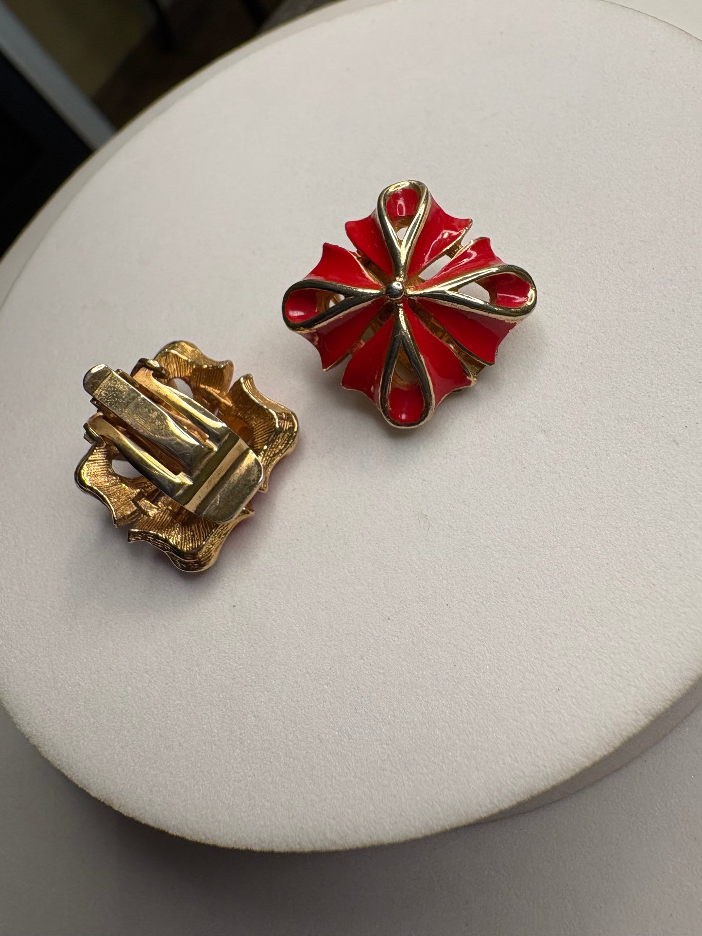 Orecchìni “Fiocco smaltato”