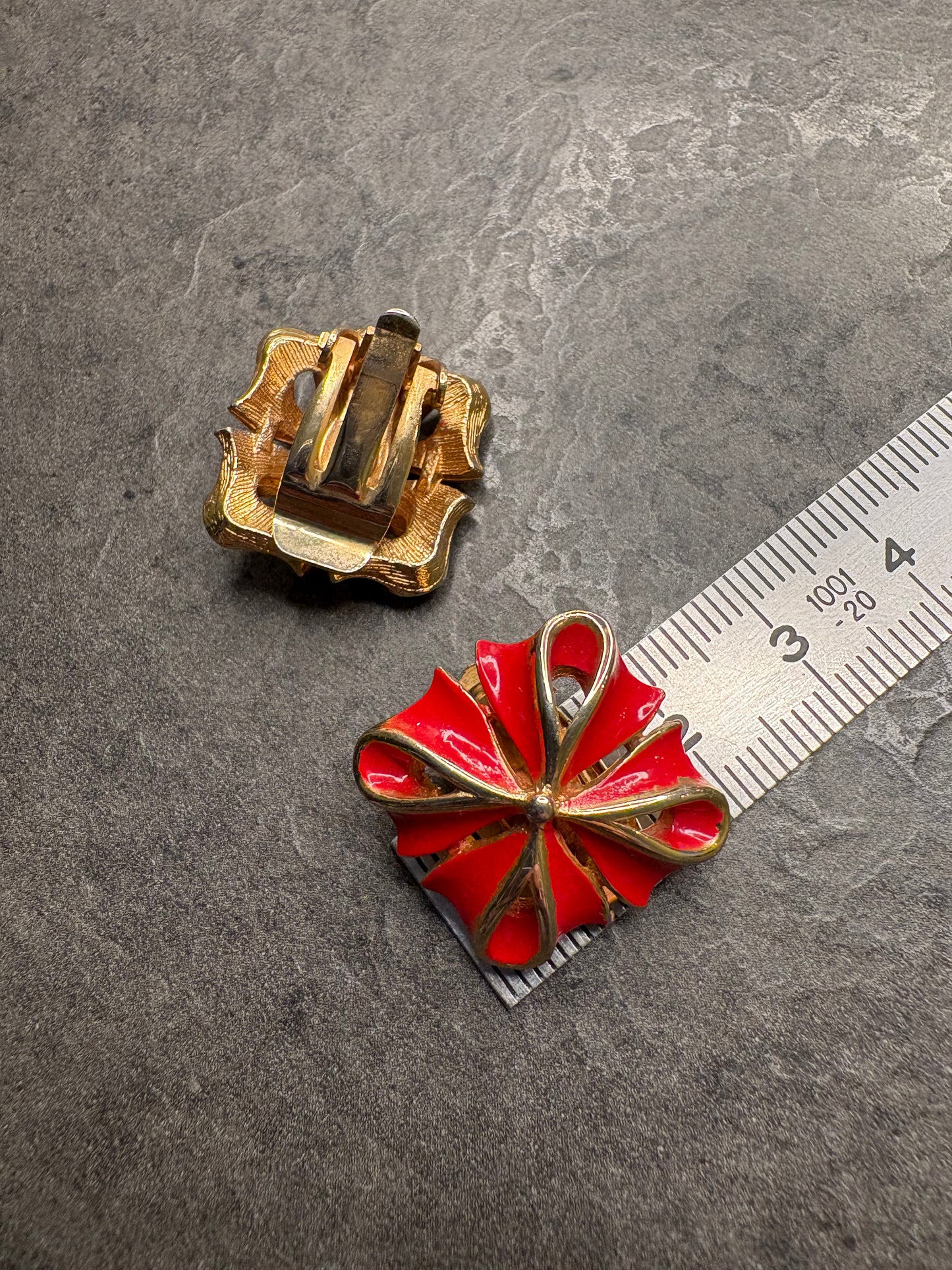 Orecchìni “Fiocco smaltato”