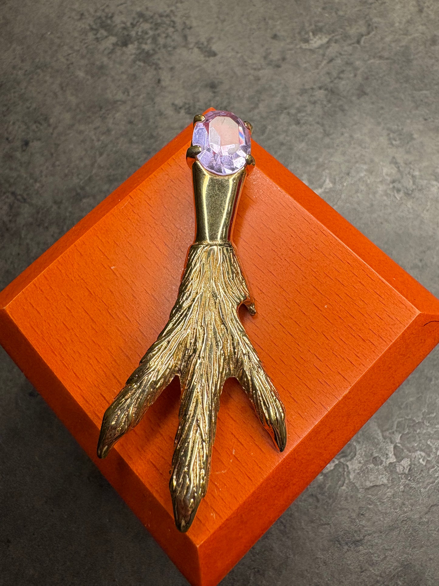 Spilla “lucky claw”