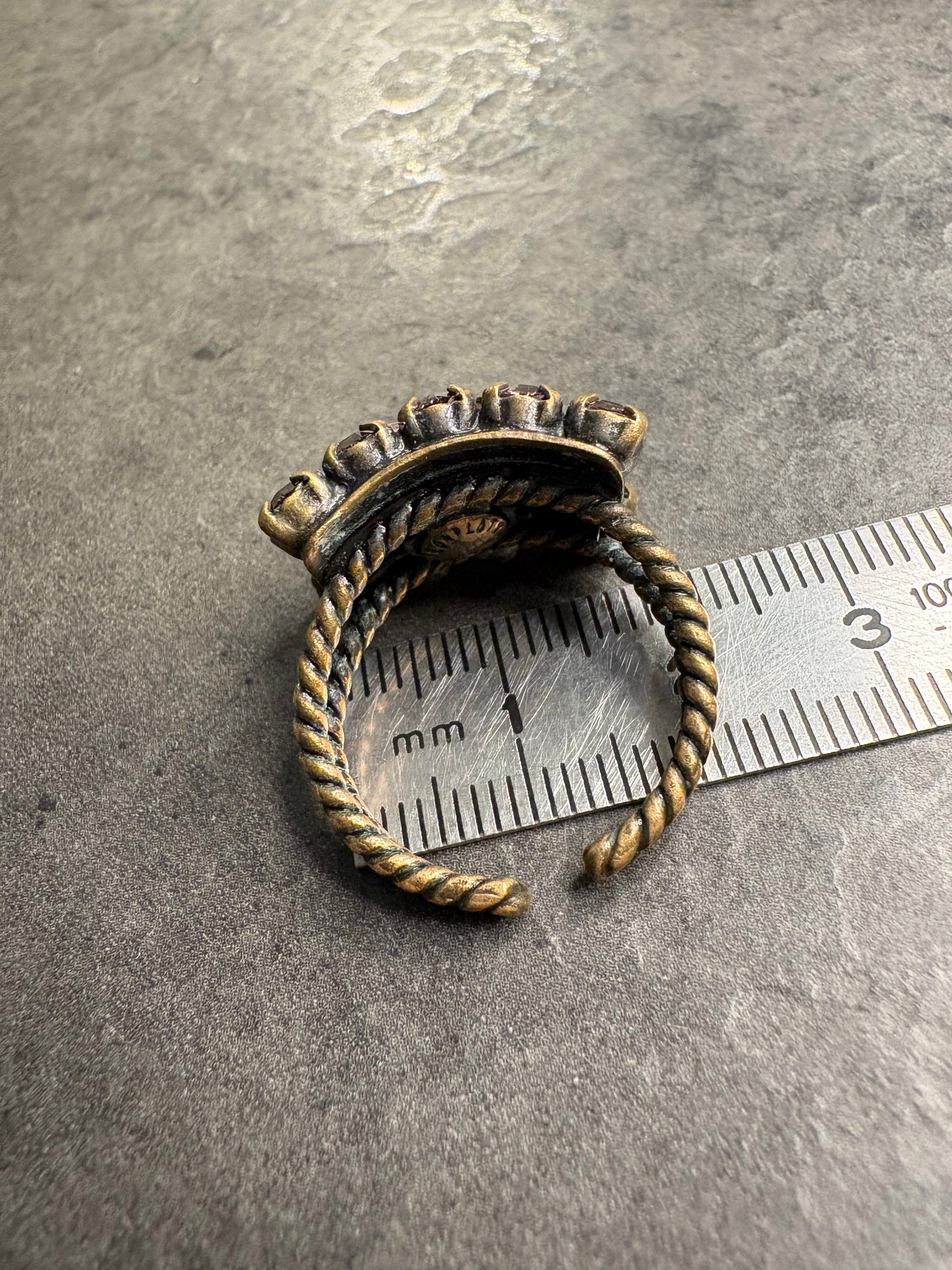 Anello Miranda Konstantinidou Konplott