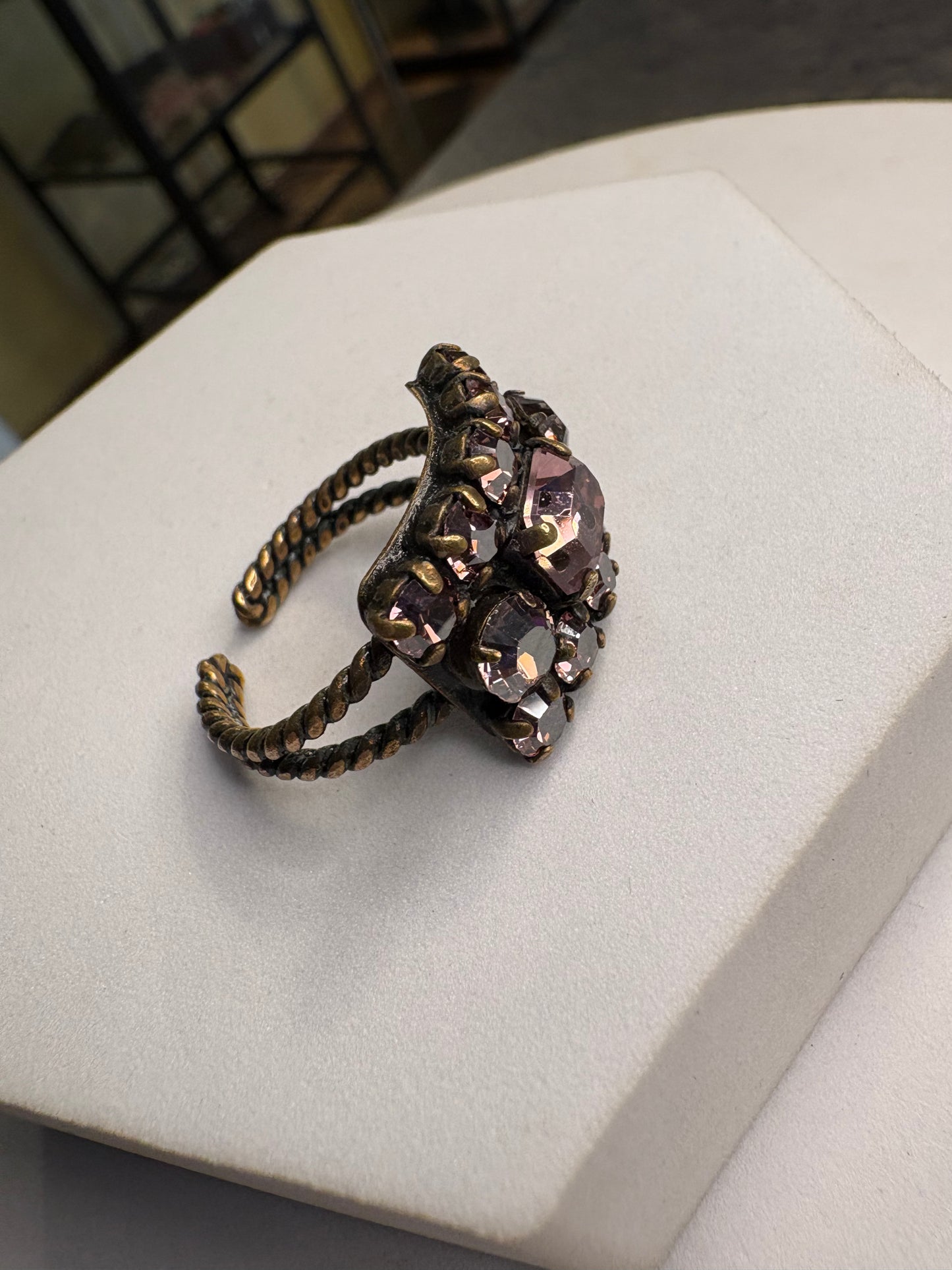 Anello Miranda Konstantinidou Konplott