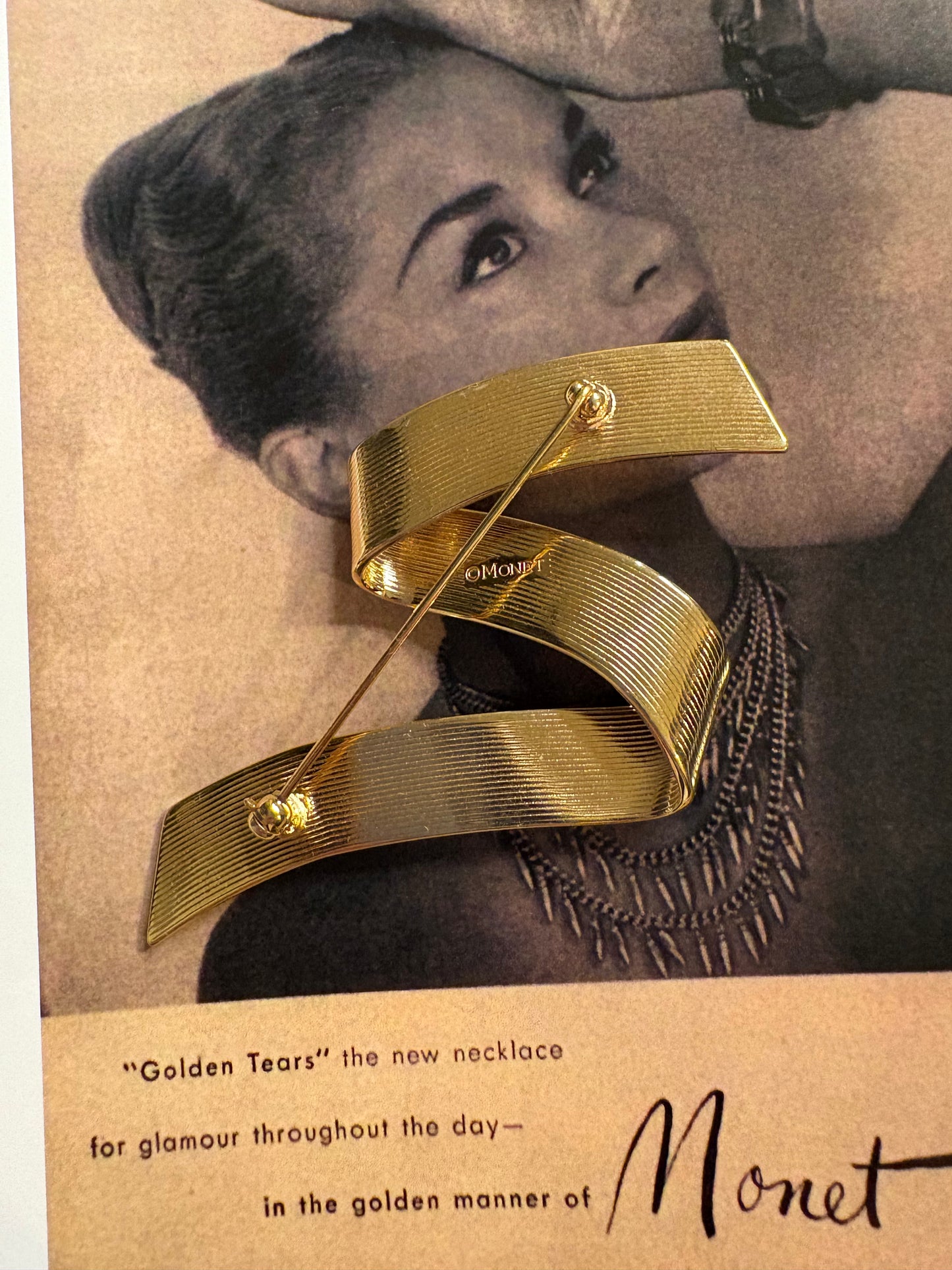 Spilla Monet “Nastro”