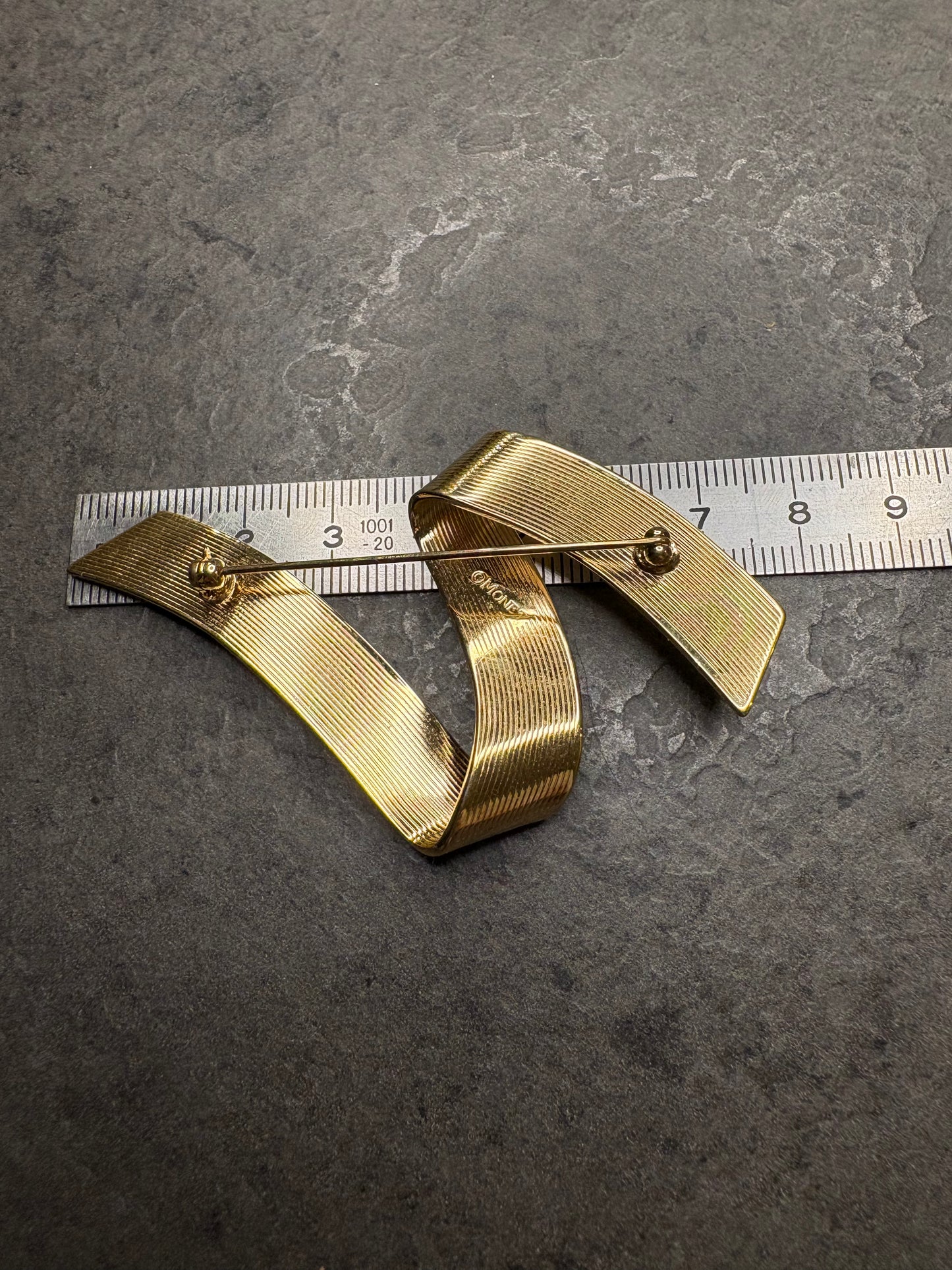 Spilla Monet “Nastro”