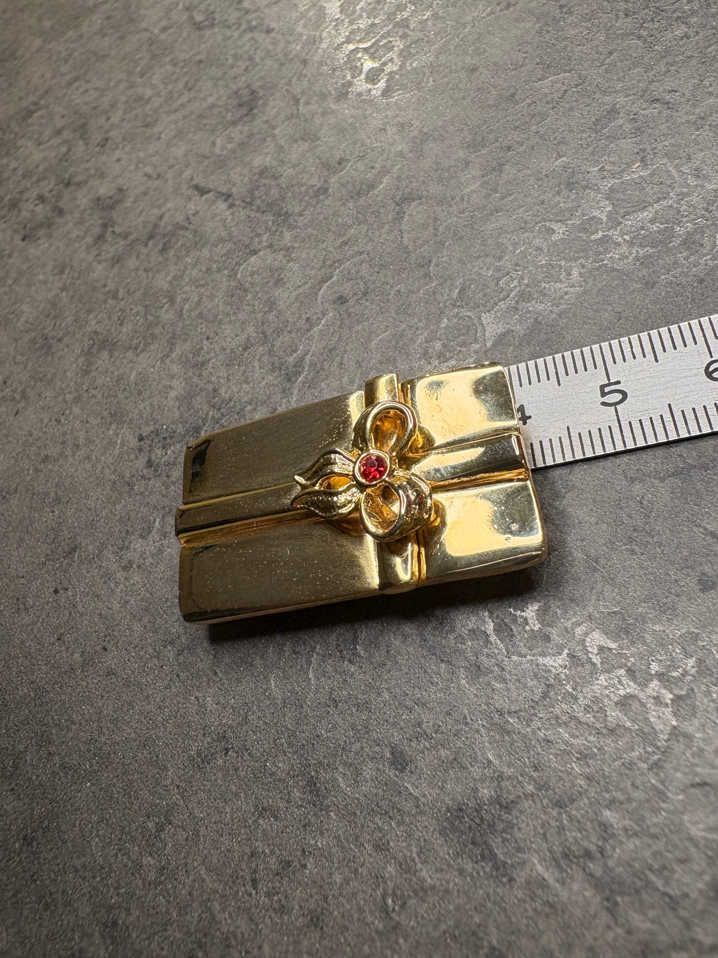 Spilla AAI “Regalo”