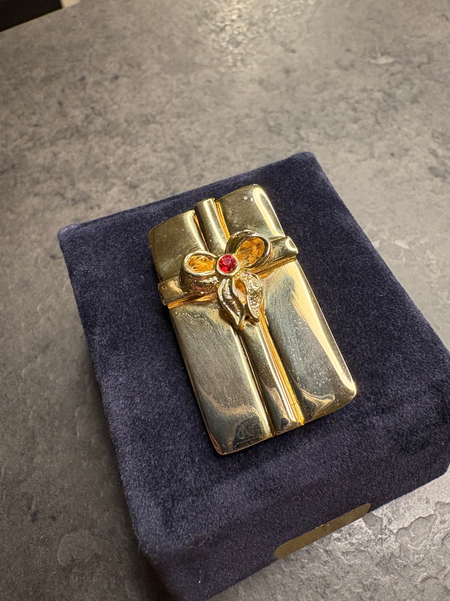 Spilla AAI “Regalo”