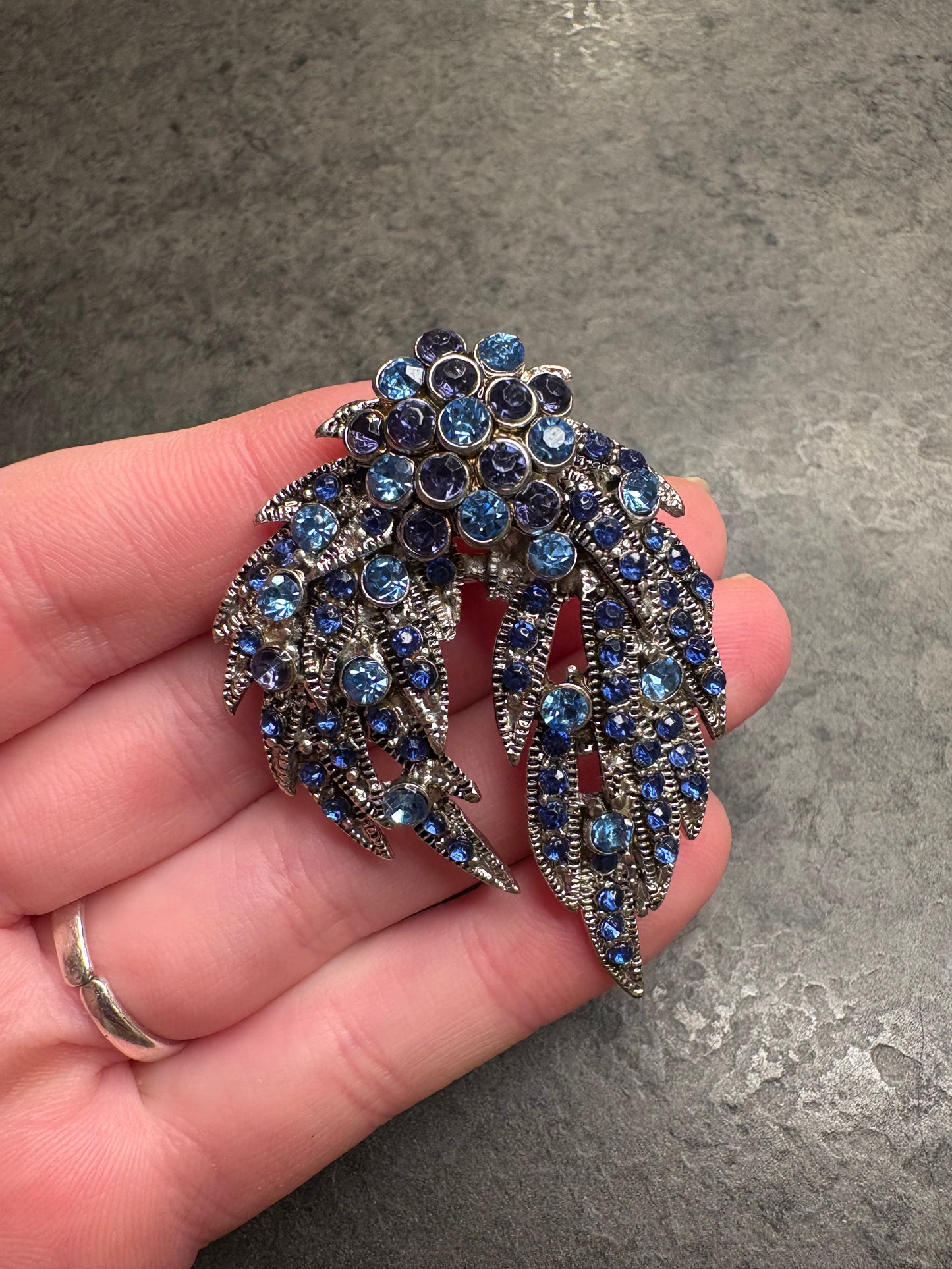 Spilla Cristalli blu