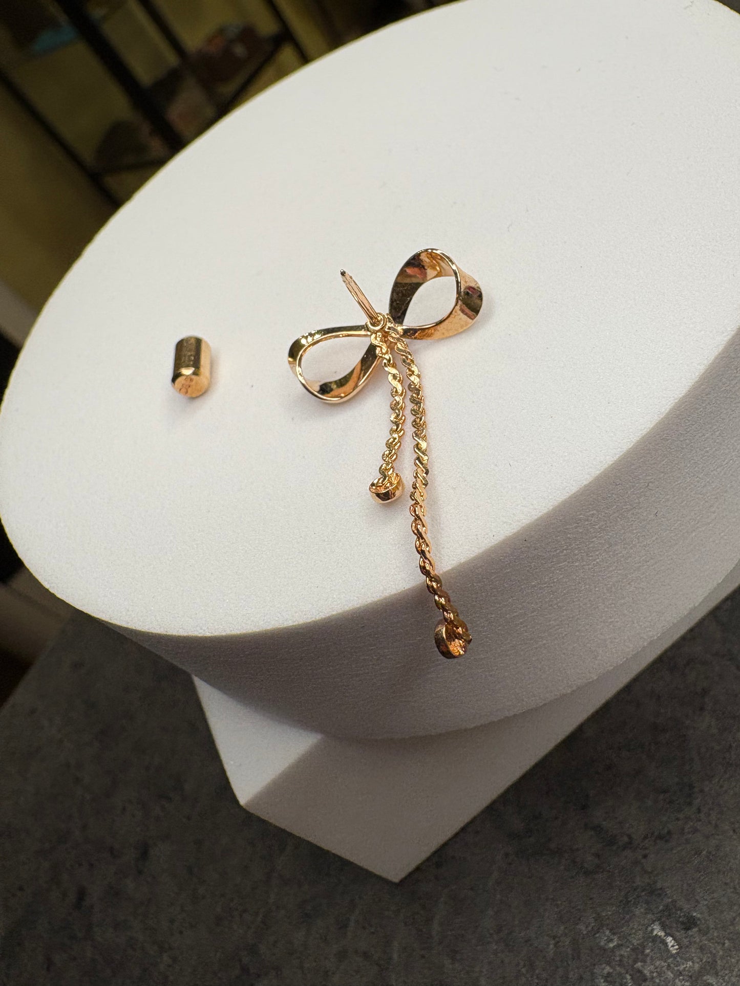 Pin Sarah Coventry “Dainty Bow” – 1979