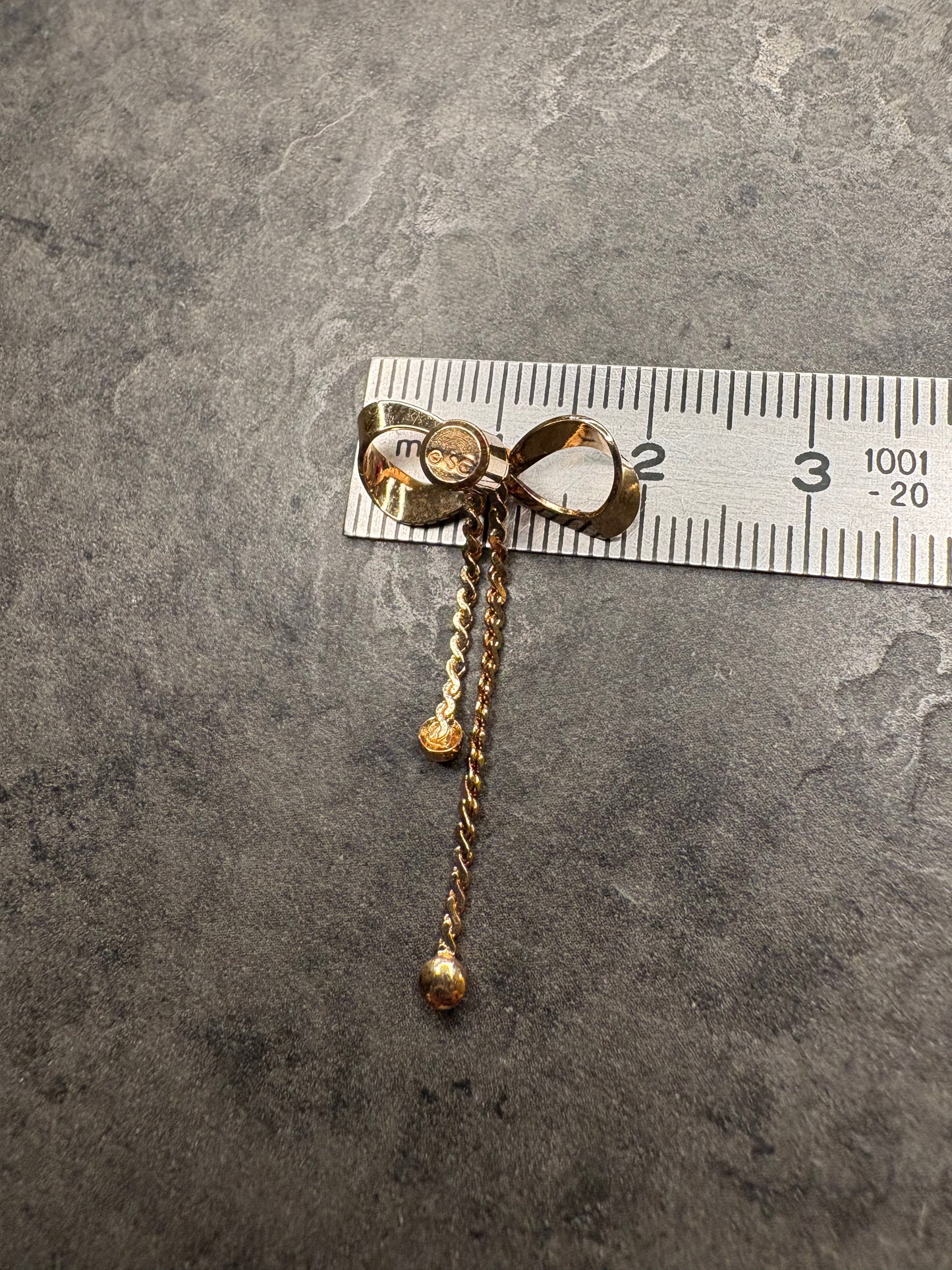 Pin Sarah Coventry “Dainty Bow” – 1979