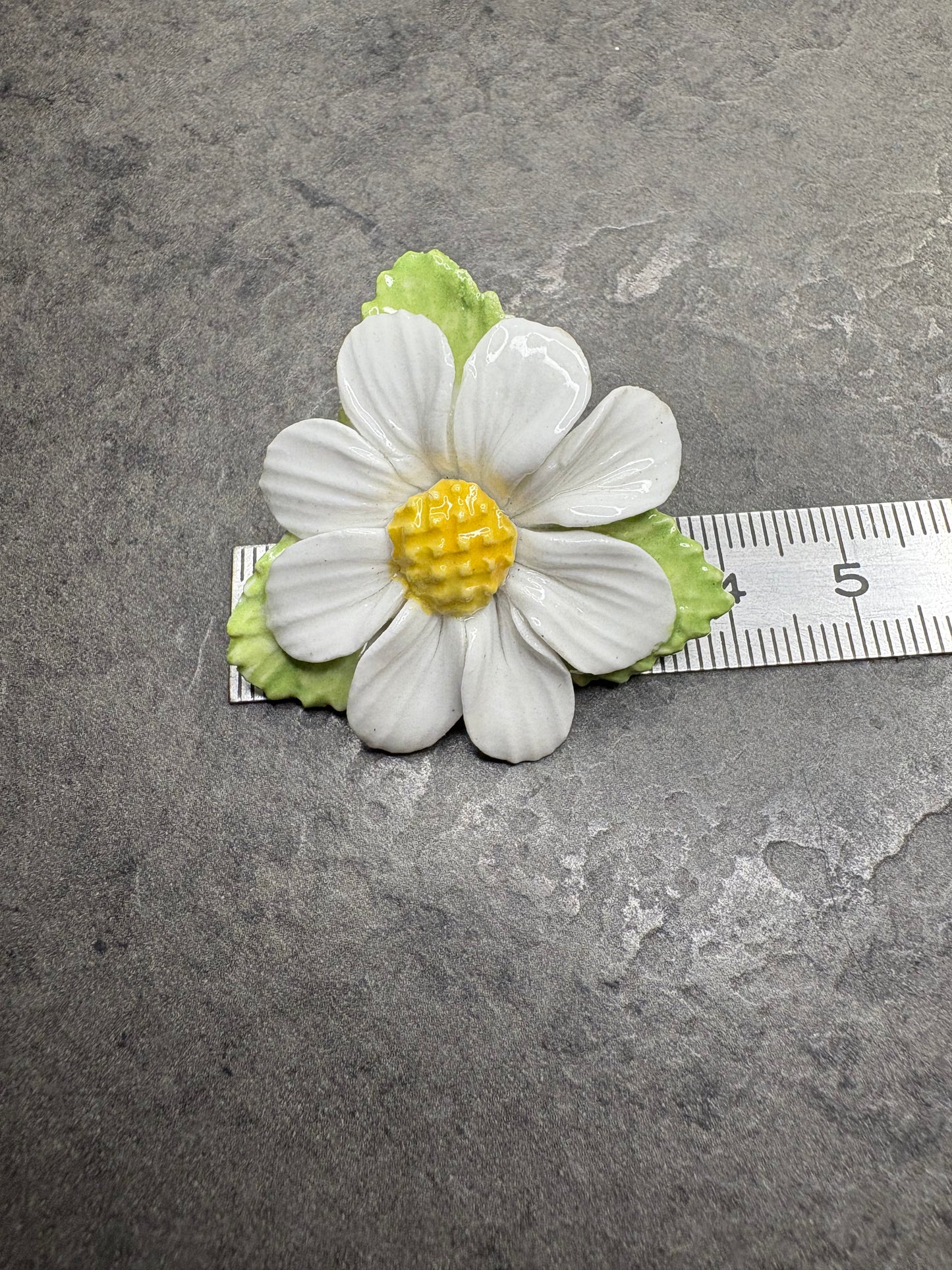 Spilla Fiore in porcellana “Made in England”