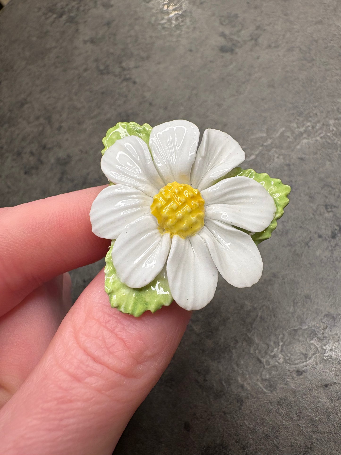 Spilla Fiore in porcellana “Made in England”