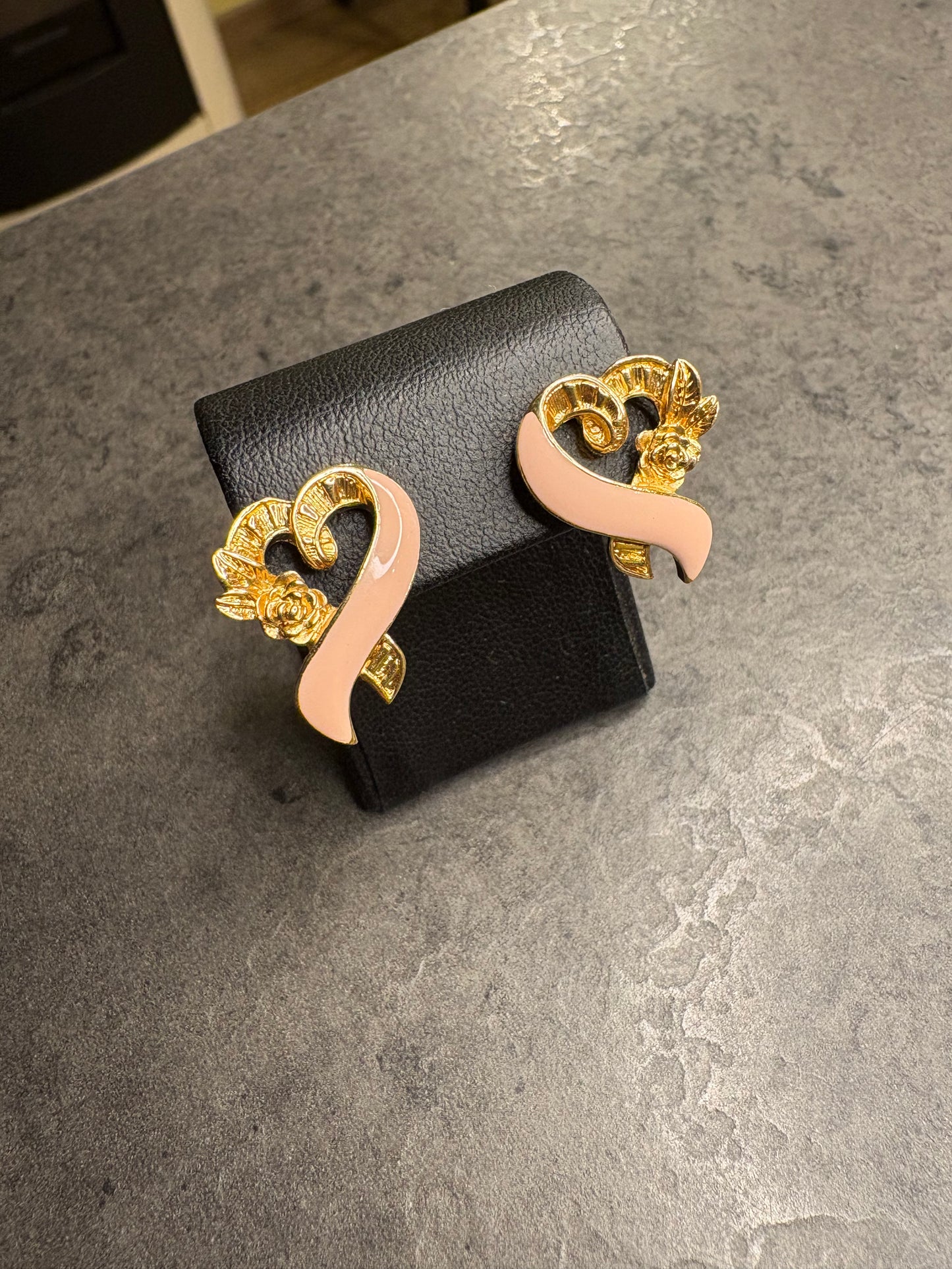 Pin e Orecchini Avon