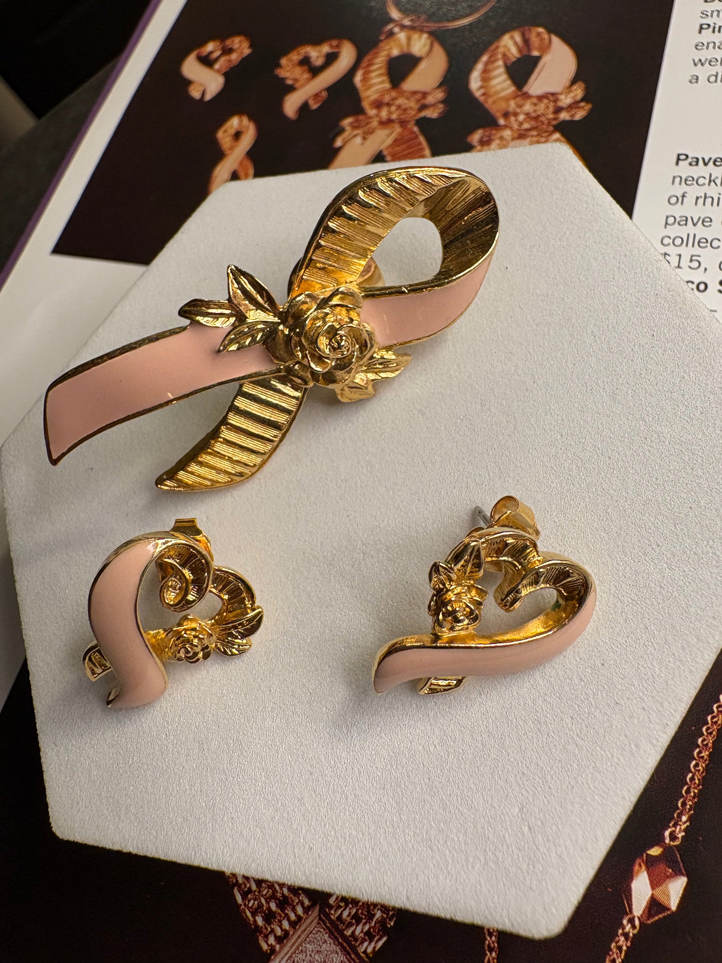 Pin e Orecchini Avon