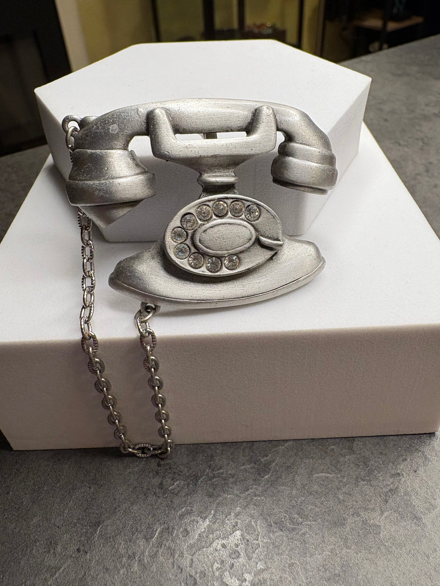 Spilla J.J “Telephone”