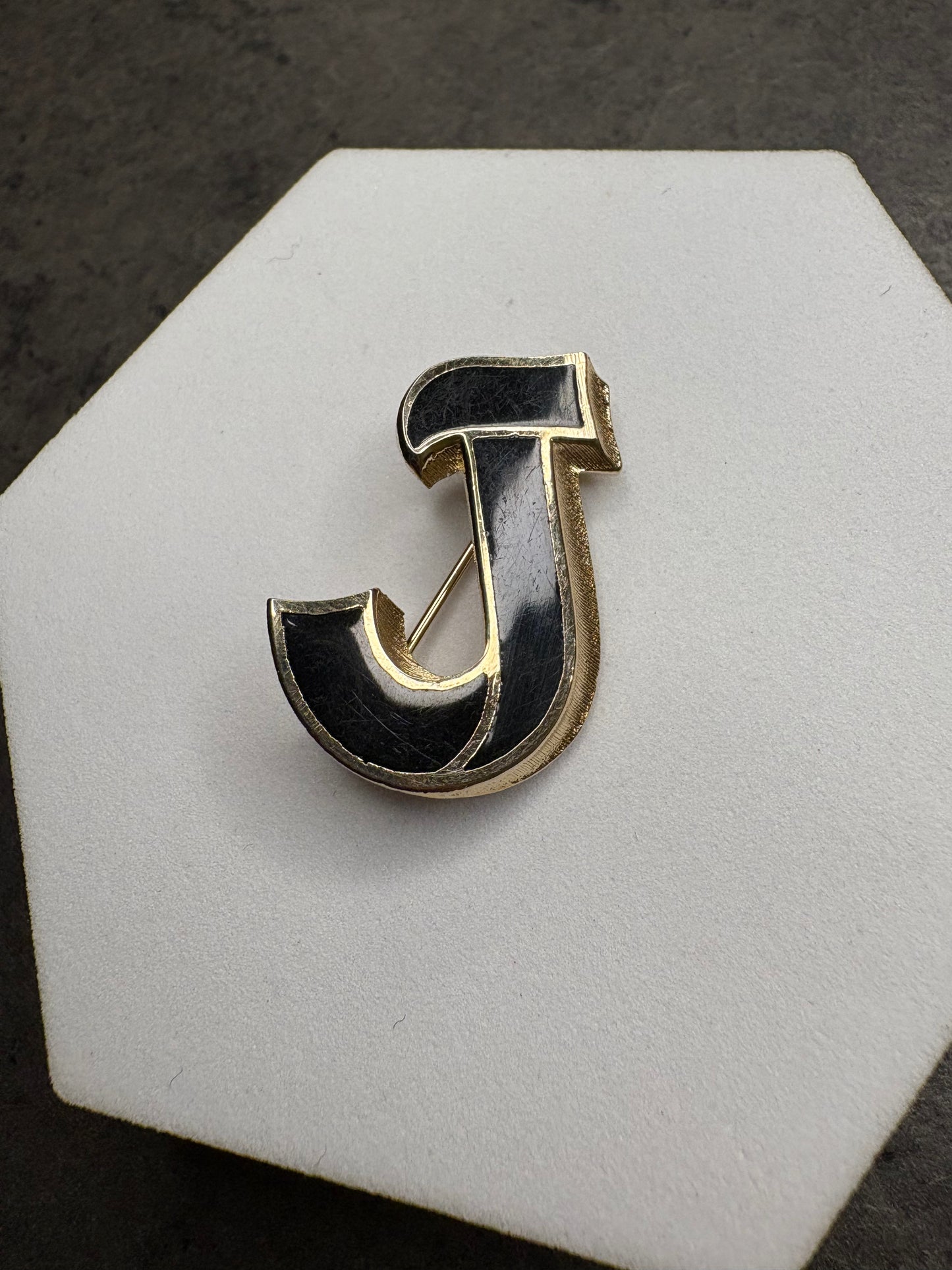 Spilla Lisner “J”