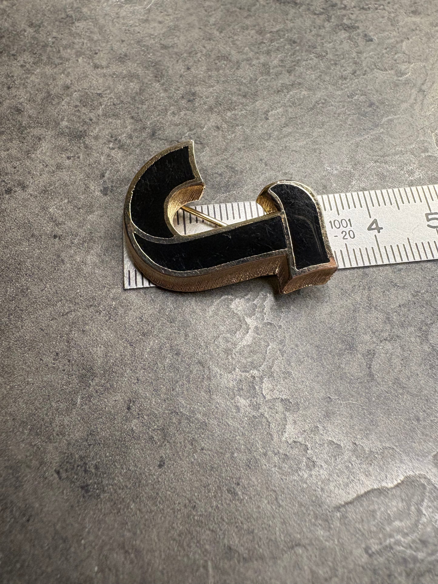 Spilla Lisner “J”