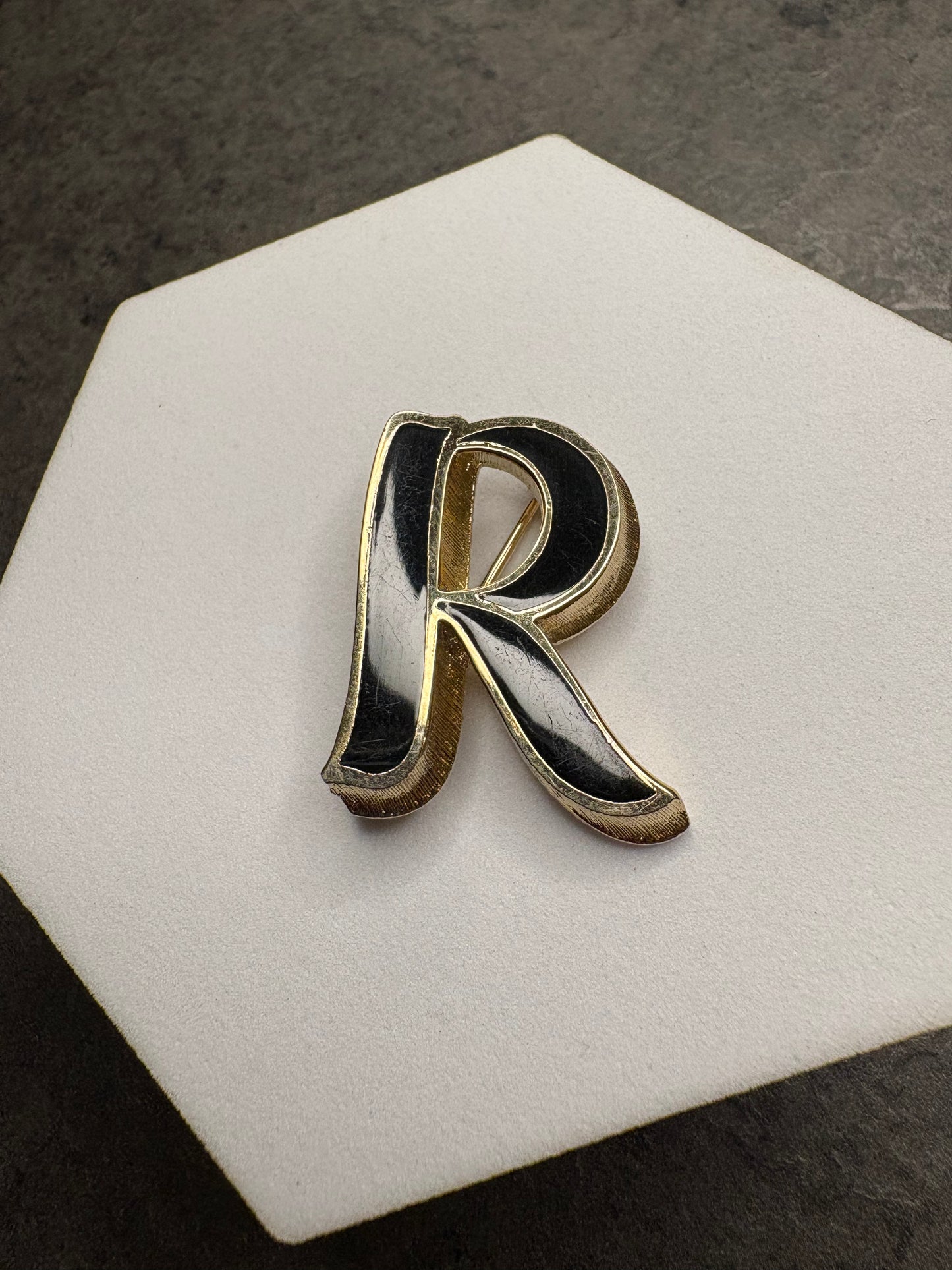 Spilla Lisner “R”