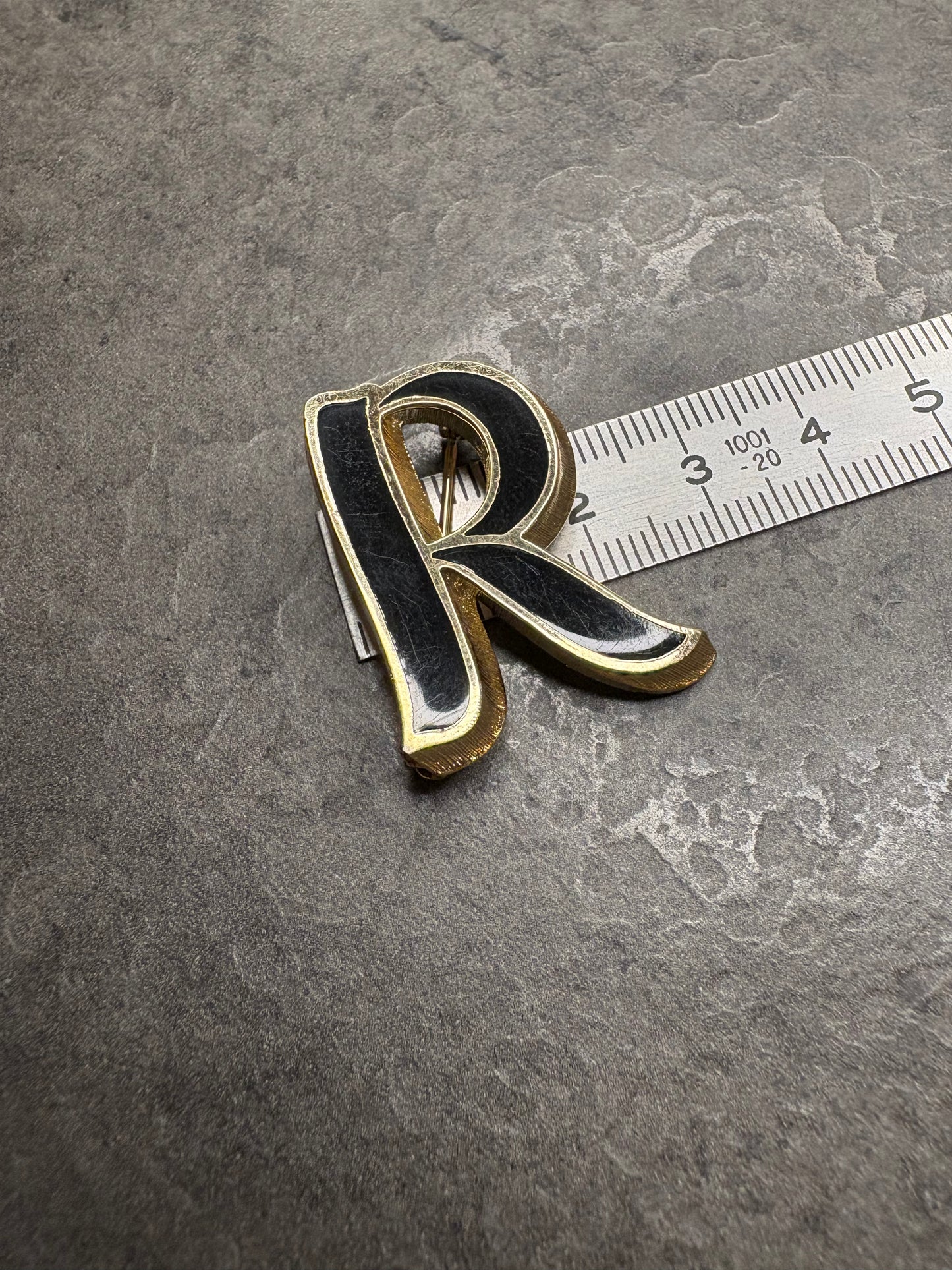 Spilla Lisner “R”